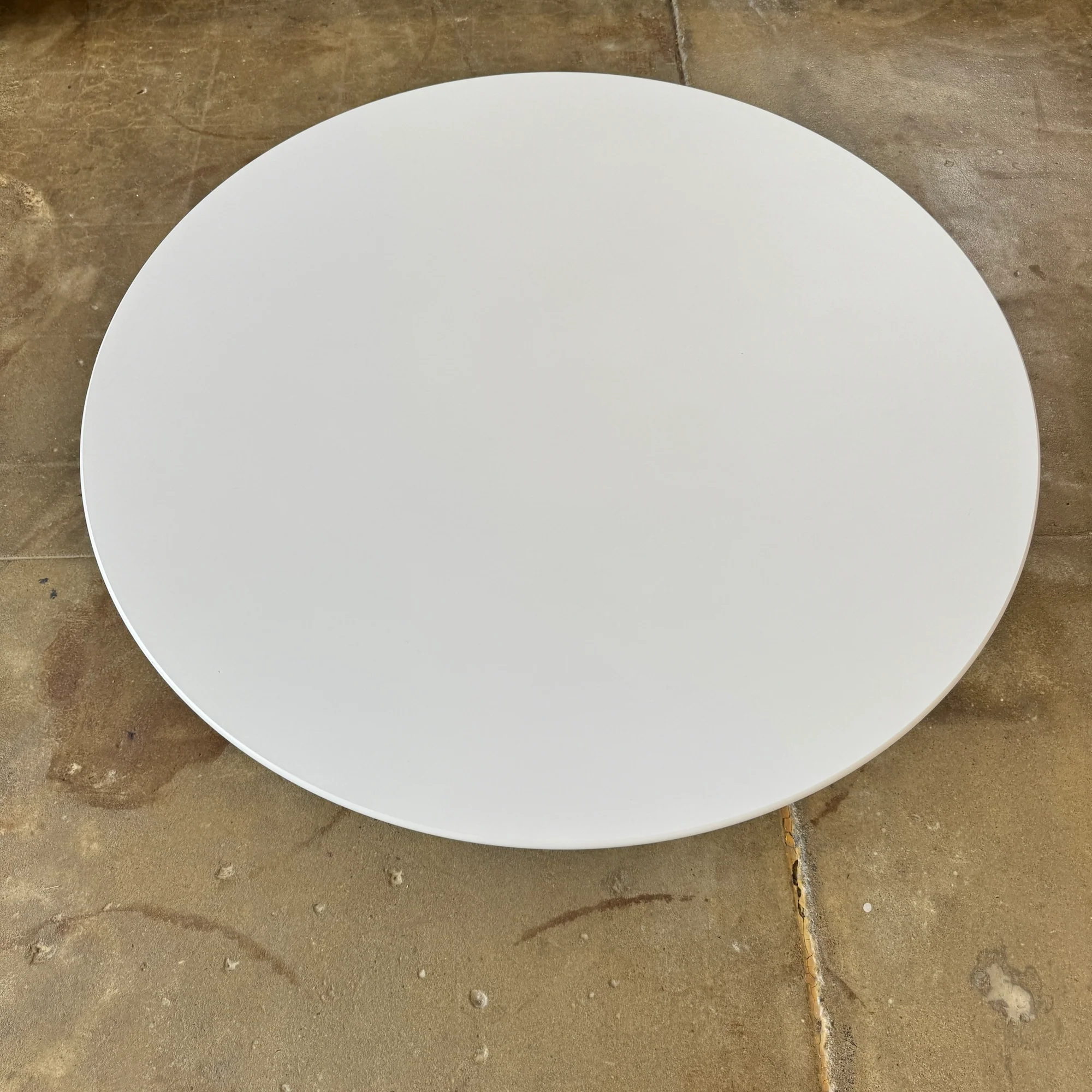 Authentic! Knoll Saarinen round 35" Coffee table - Image 2