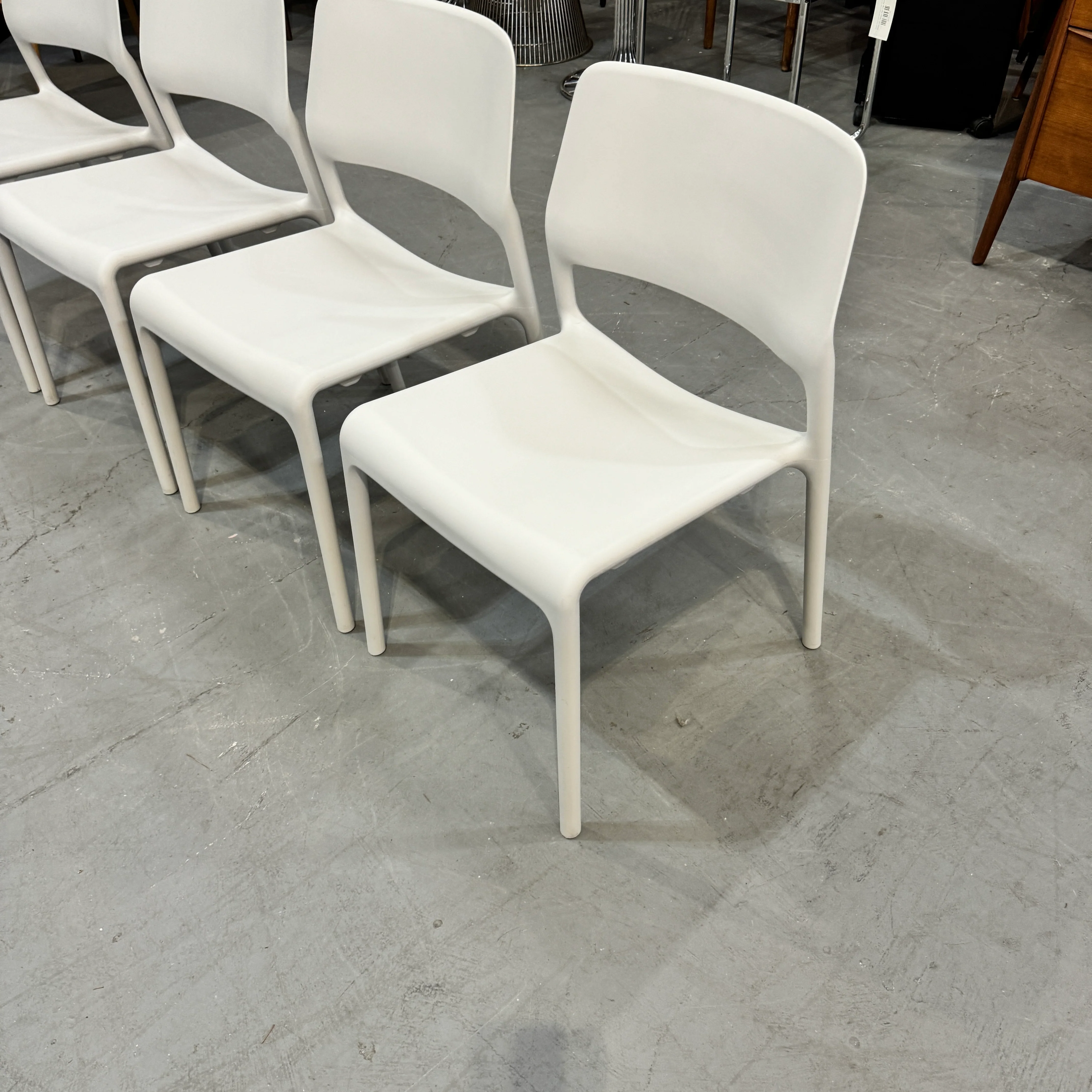 Authentic Knoll Spark stacking Indoor/ Outdoor dining chairs - Image 3