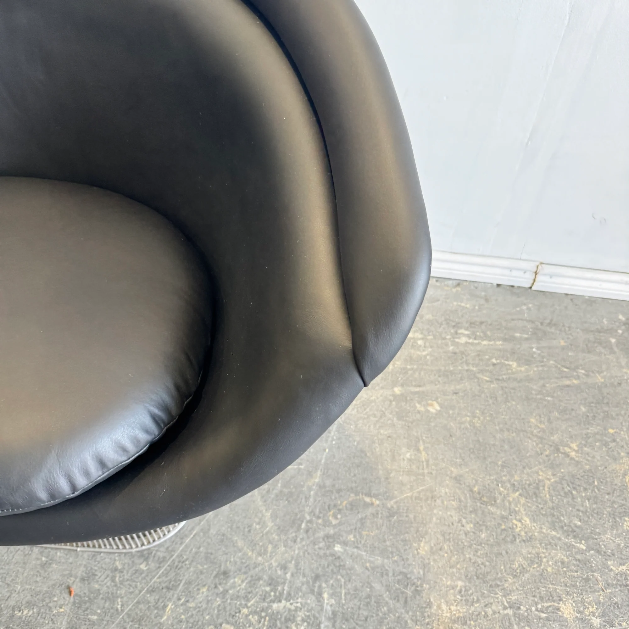 Authentic! Knoll Warren Platner Leather Lounge Chair - Image 2