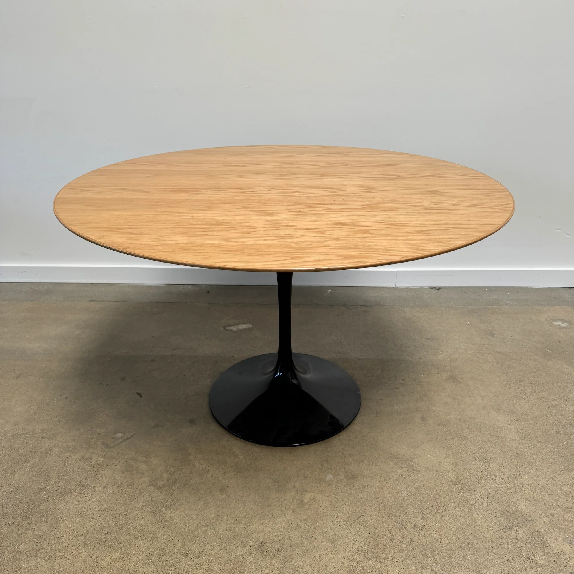 Authentic! Knoll Saarinen Oak 47" Dining Table
