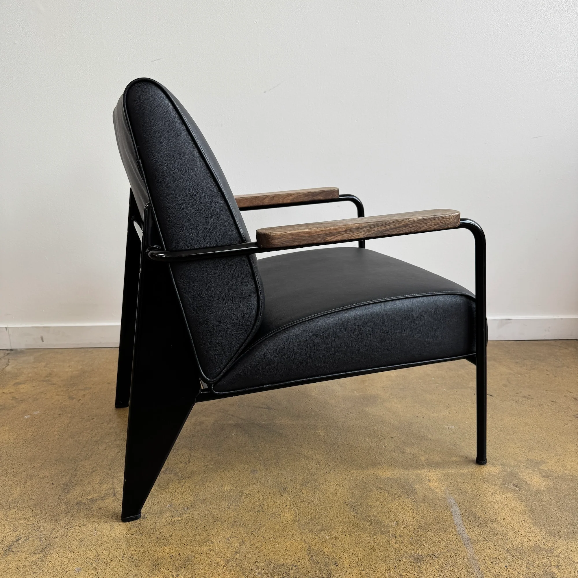 Authentic! Vitra Prouvé Premium leather lounge chair - Image 2