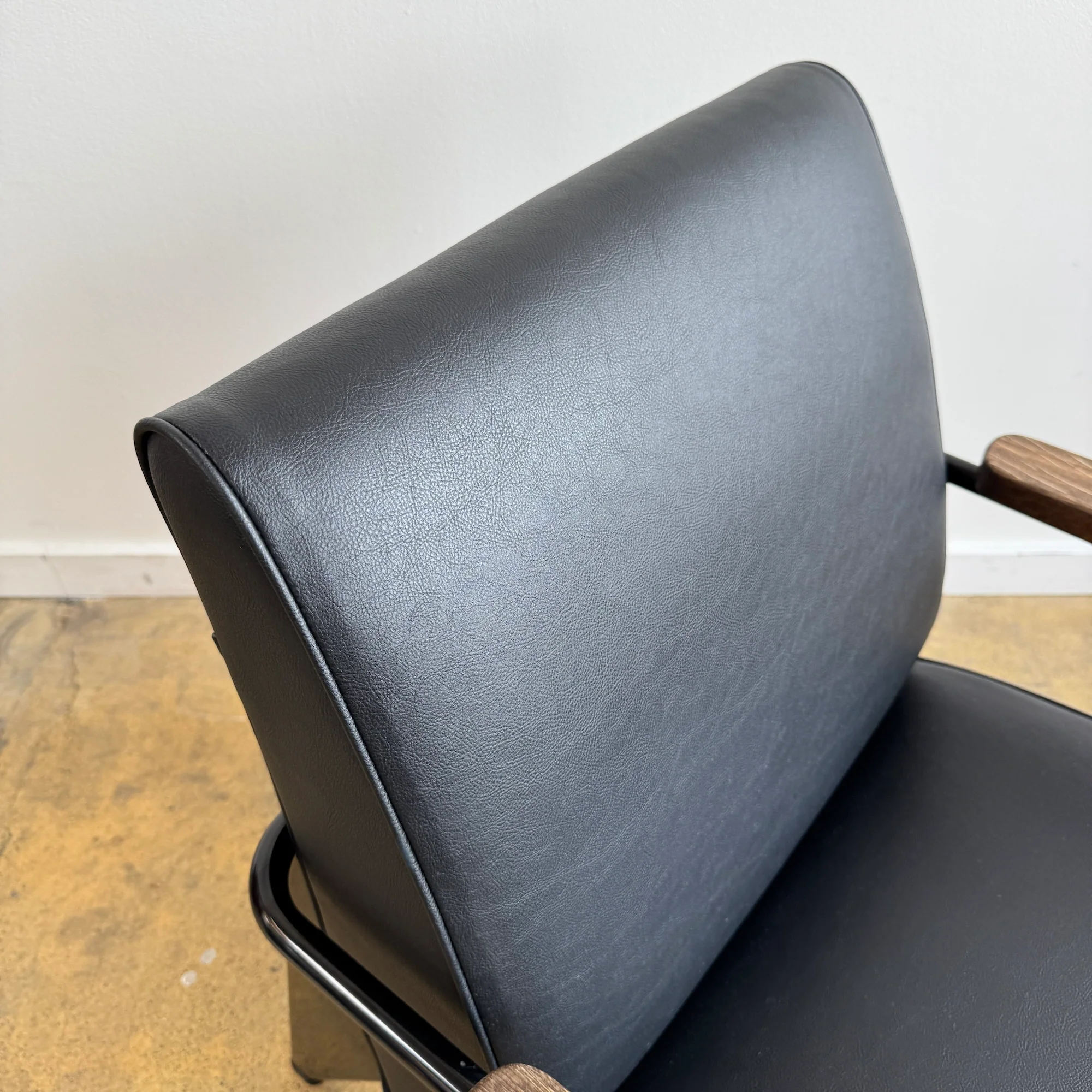 Authentic! Vitra Prouvé Premium leather lounge chair - Image 4