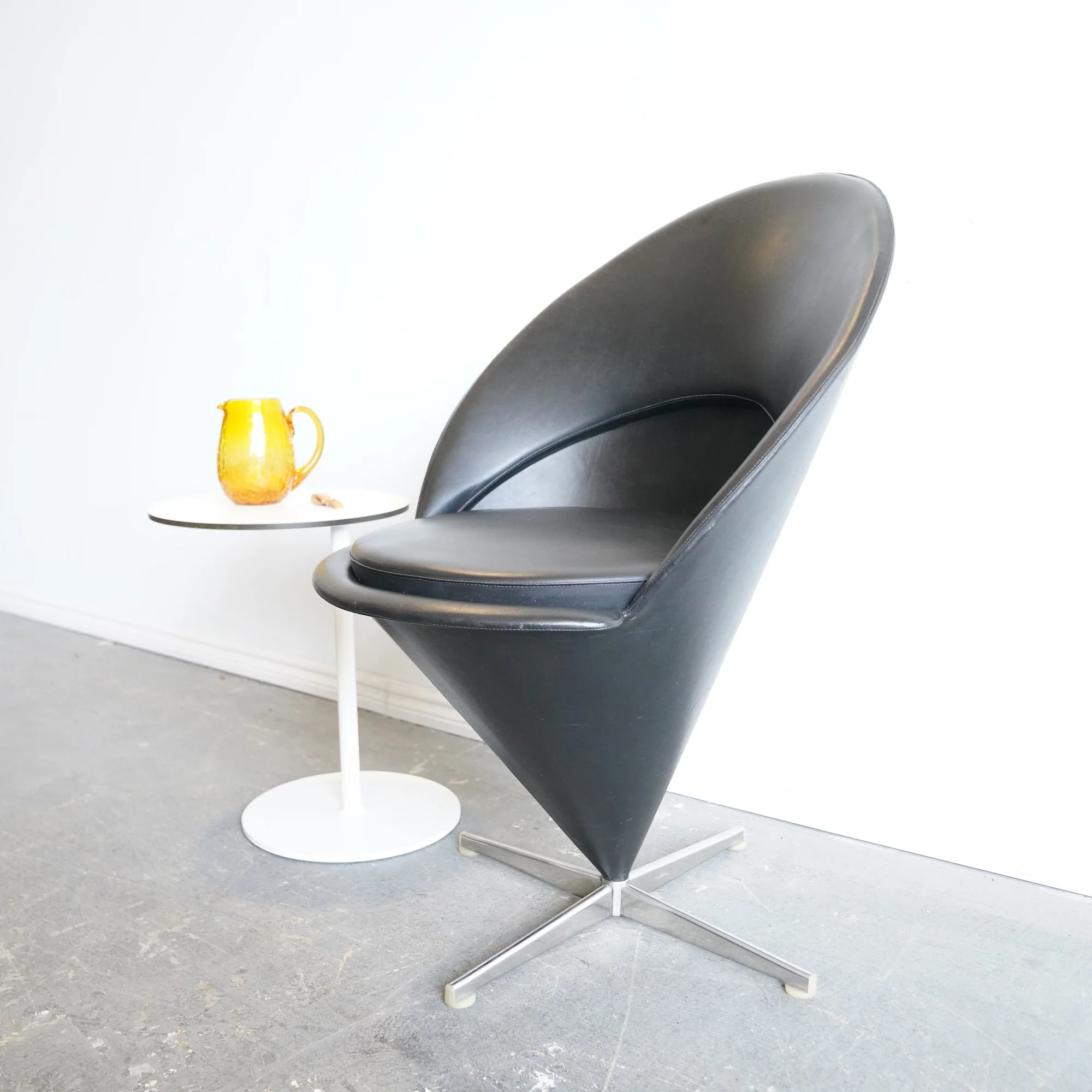 Authentic Vitra Verner Panton Cone leather chair - Image 3