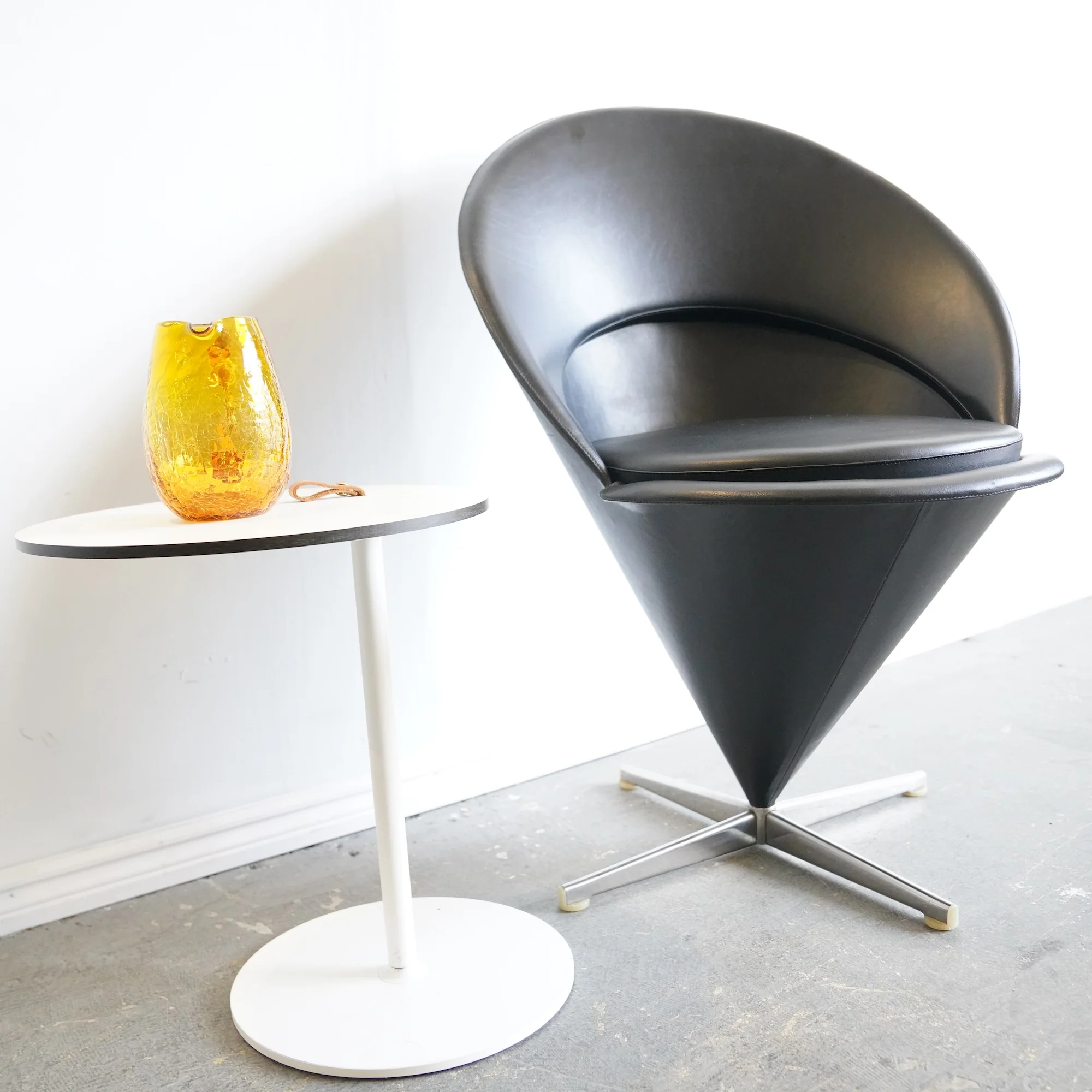 Authentic Vitra Verner Panton Cone leather chair - Image 4