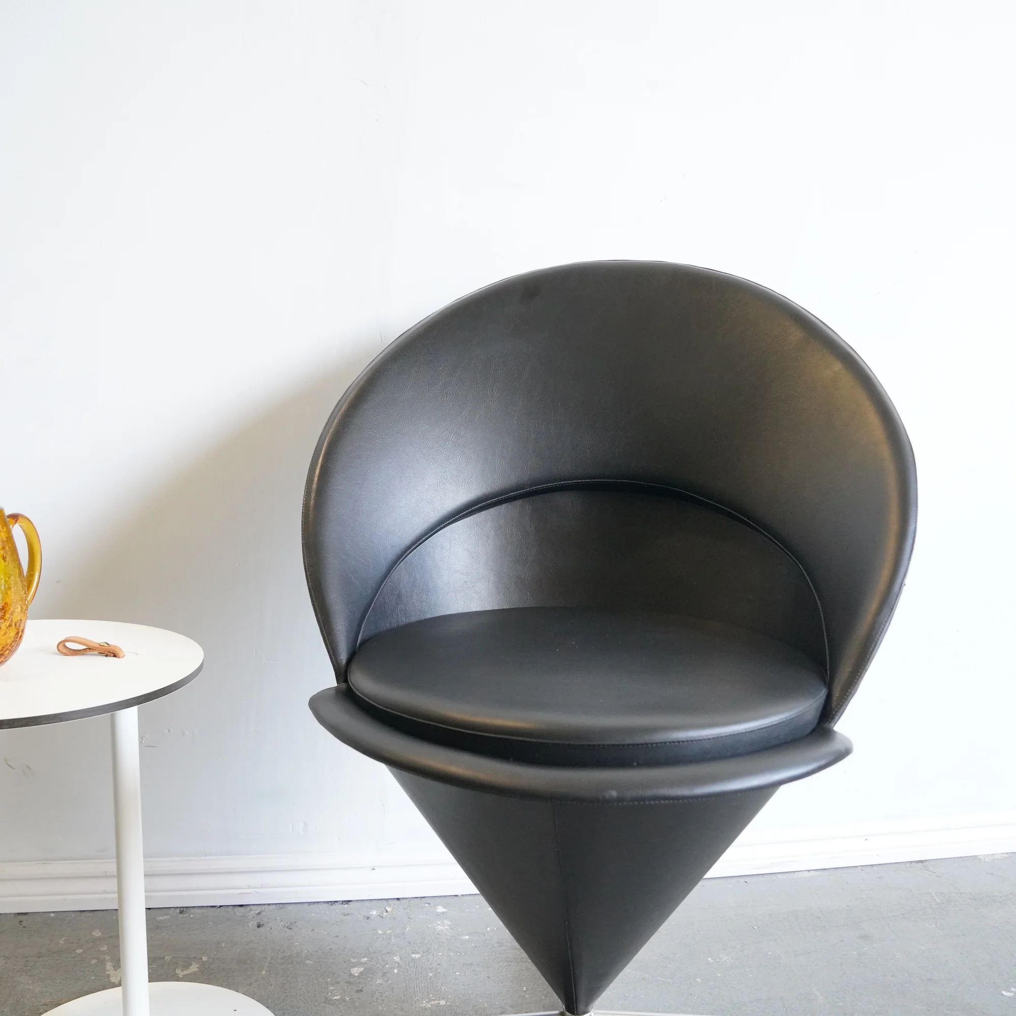 Authentic Vitra Verner Panton Cone leather chair - Image 5