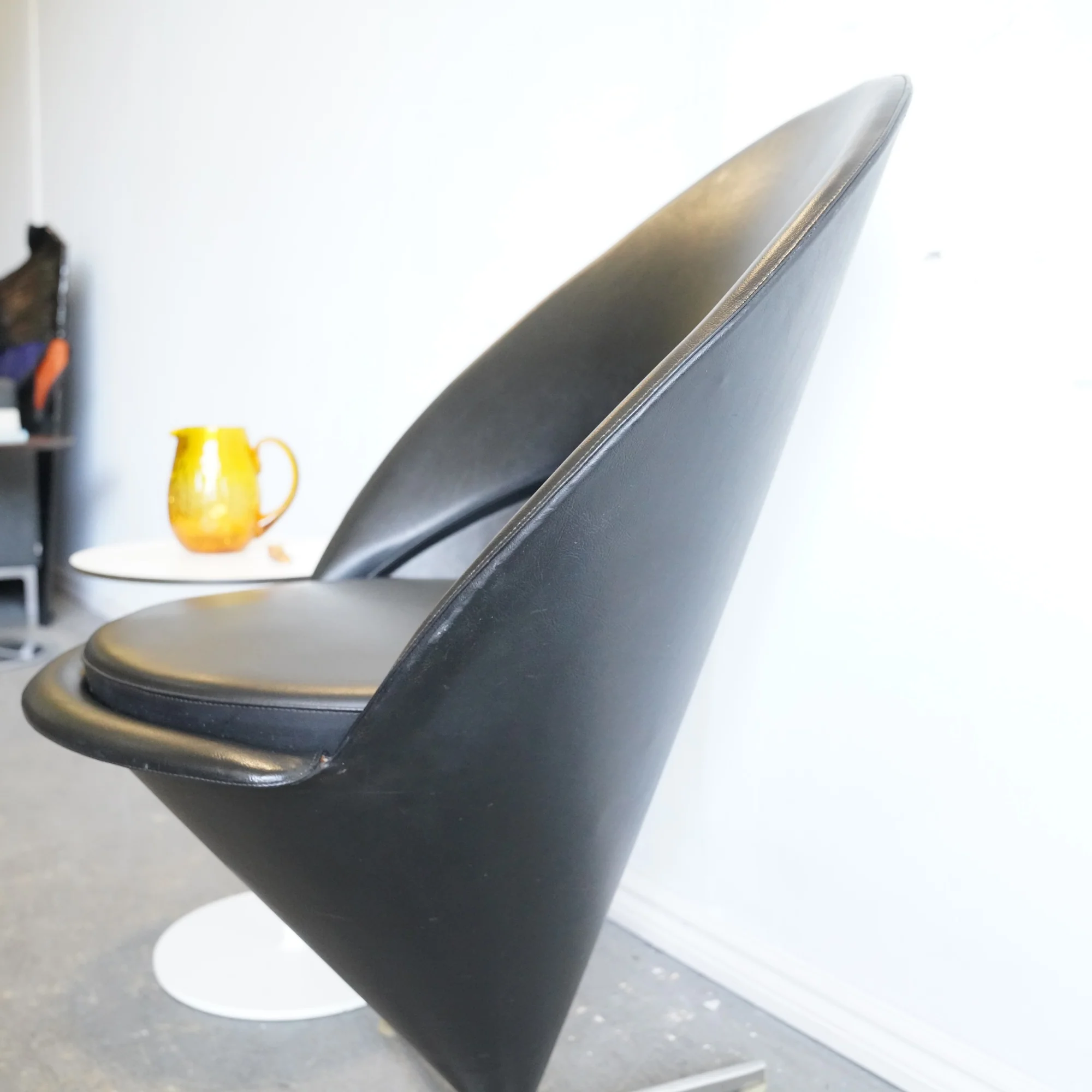 Authentic Vitra Verner Panton Cone leather chair - Image 8