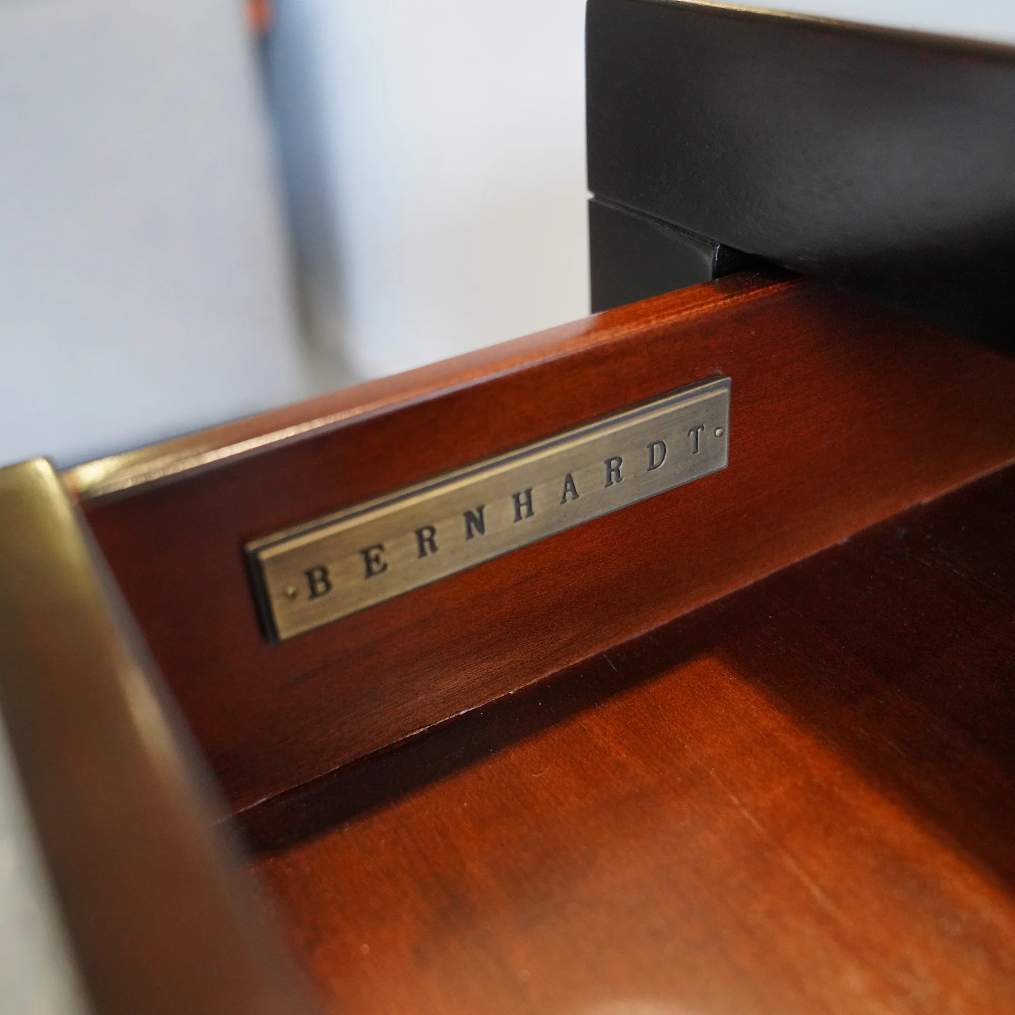 Bernhardt Brunello console table with 2 drawers - Image 6