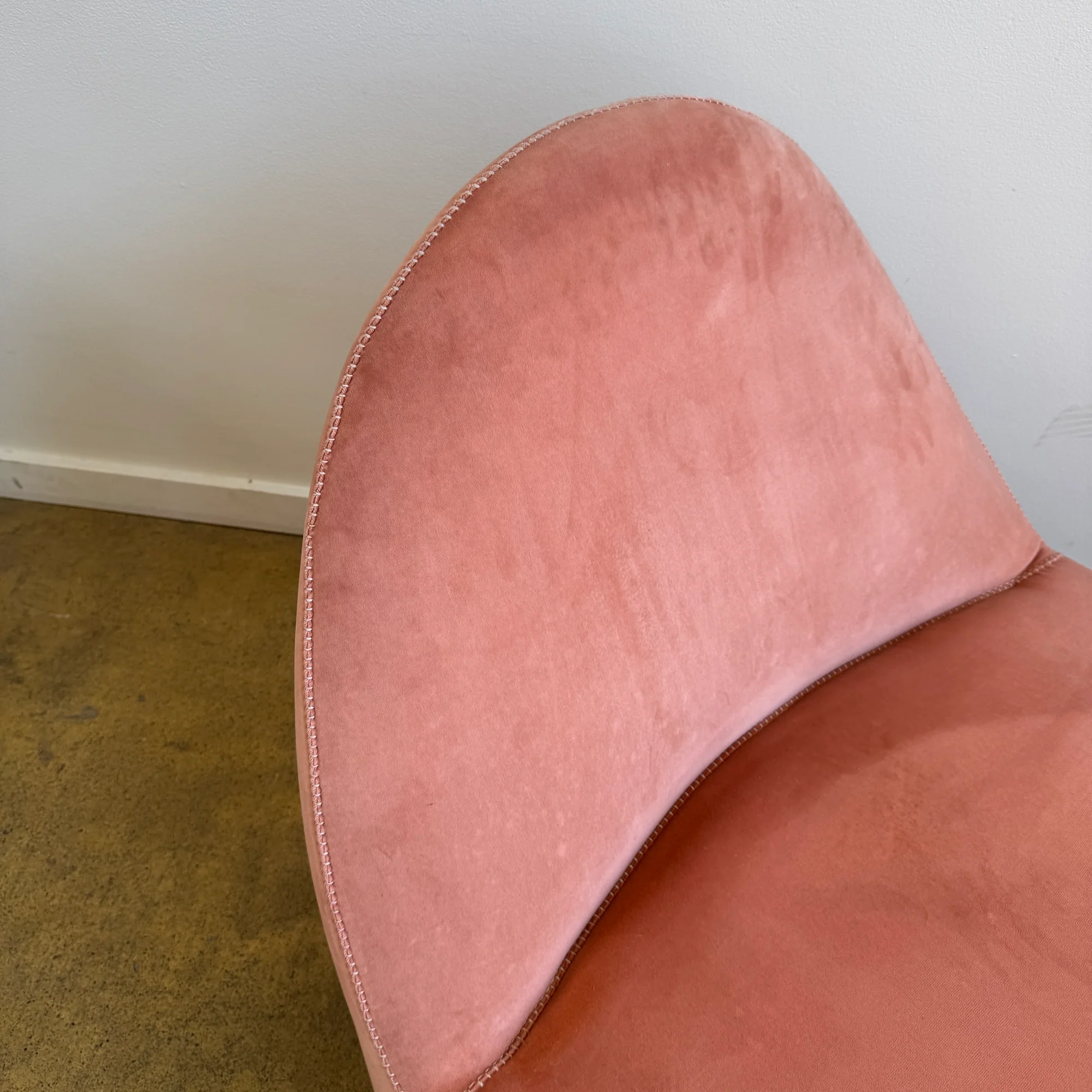 Bernhardt Design Mitt Lounge chair (Velvet Pink) - Image 3