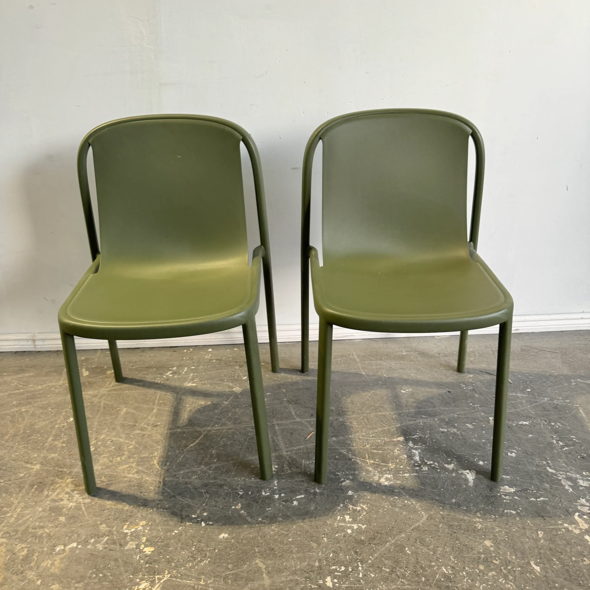 Blu Dot Indoor/ outdoor set of 2 Decade dining chairs - Image 2