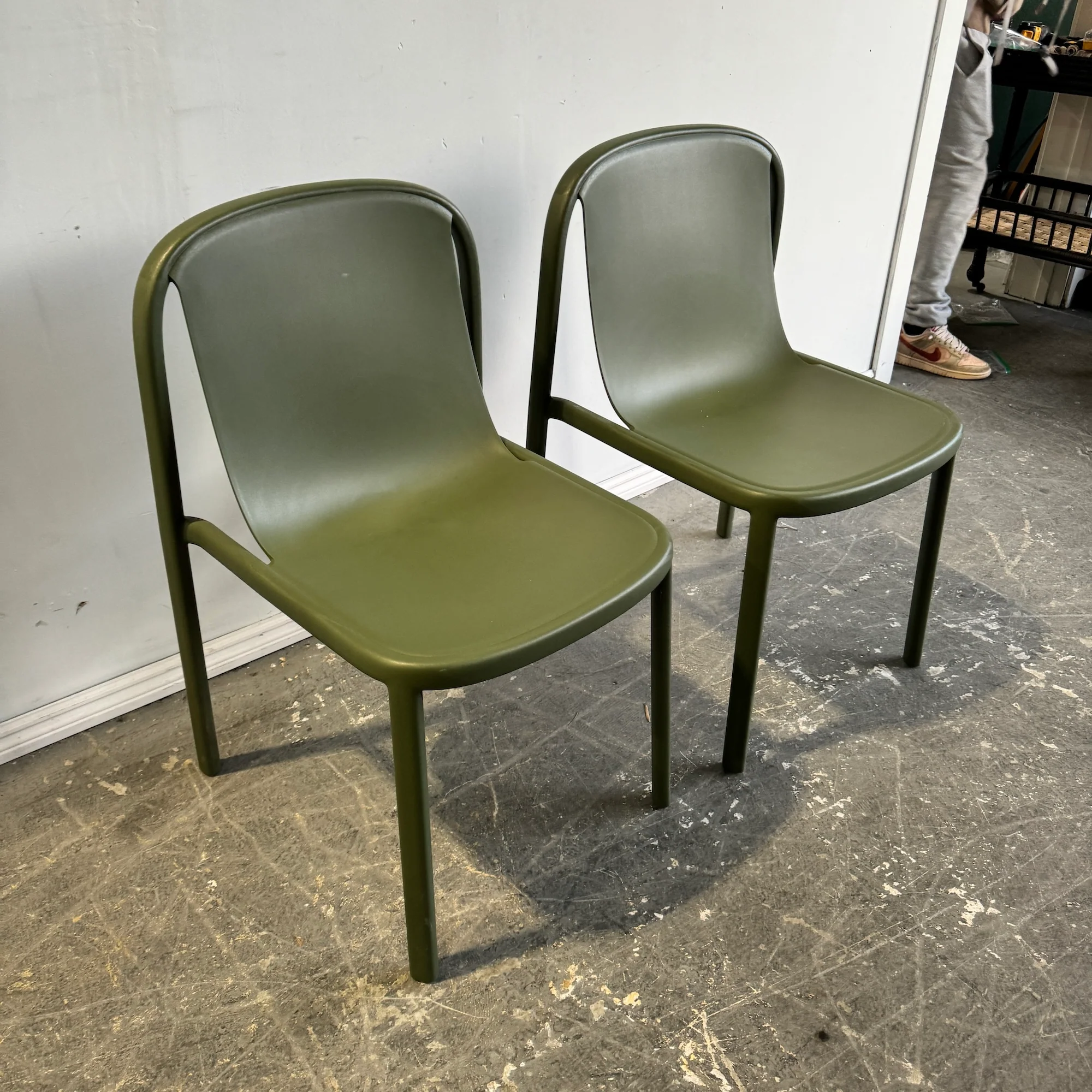 Blu Dot Indoor/ outdoor set of 2 Decade dining chairs - Image 5