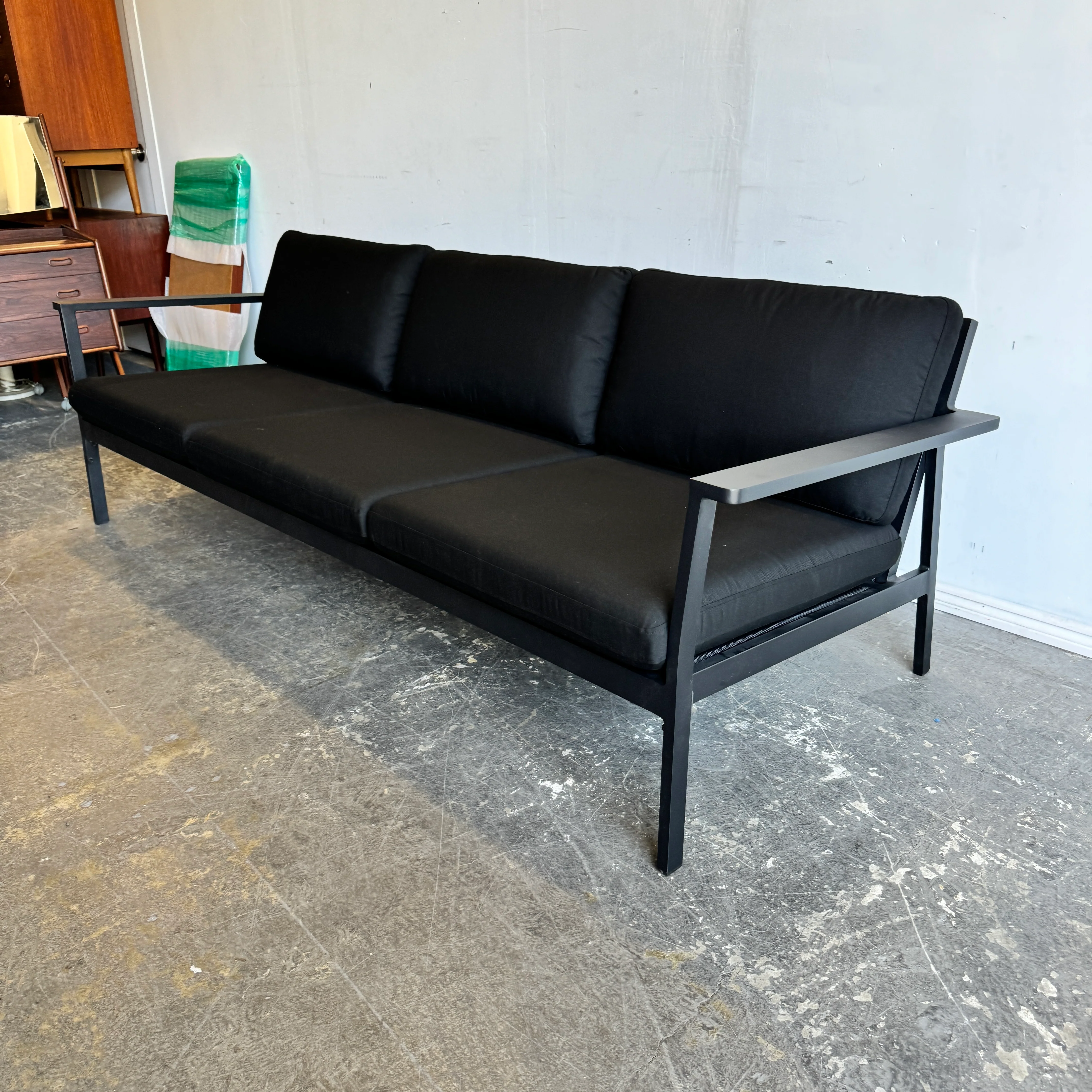 Brand New! Design Within Reach Case Eos Sofa Three Seater by Mathew Hilton - Image 4
