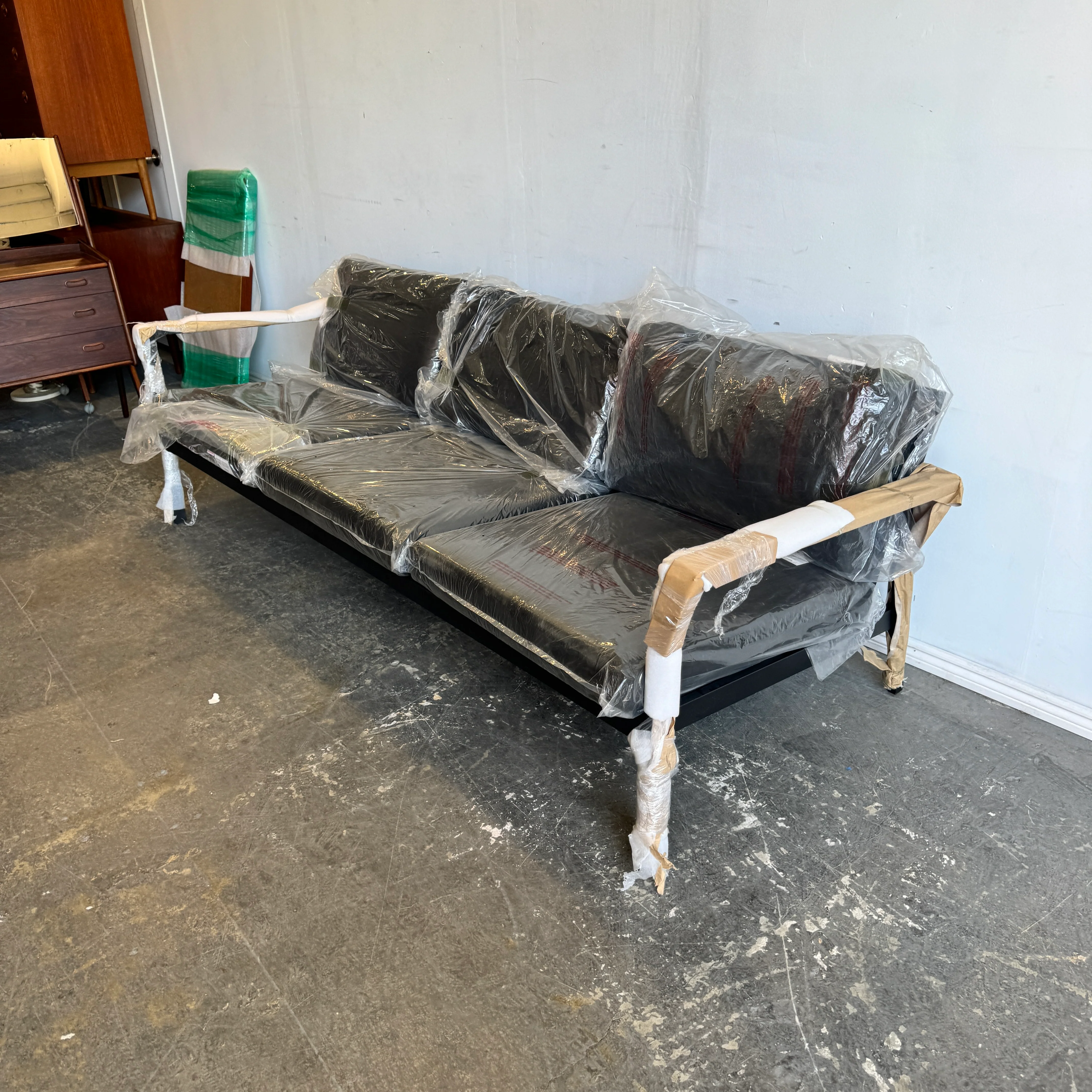 Brand New! Design Within Reach Case Eos Sofa Three Seater by Mathew Hilton - Image 6