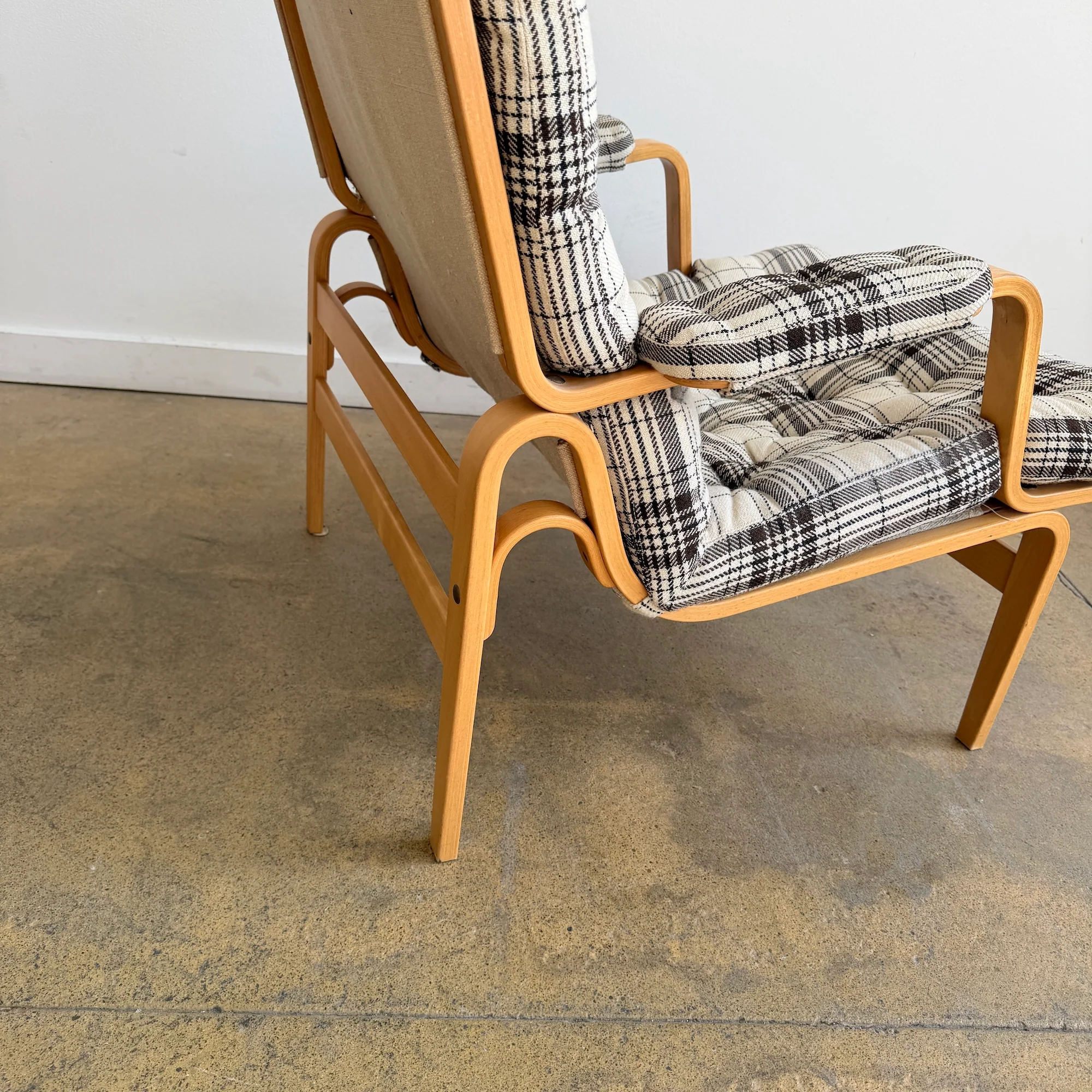 Bruno Mathsson 'Ingrid' Lounge Chair by Dux - Fabric - Image 4