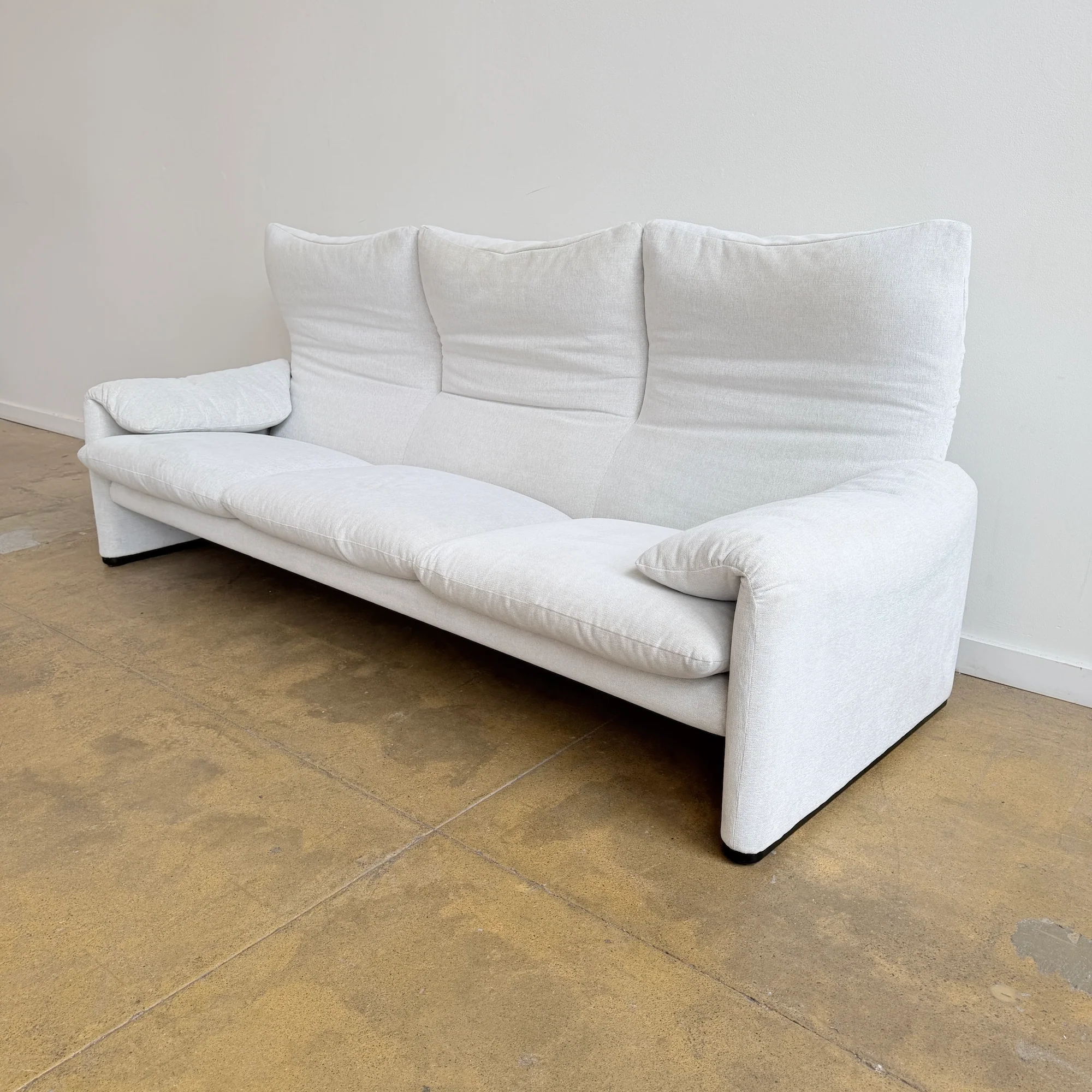 Cassina Maralunga Three-Seater sofa by Vico Magistretti - Image 4
