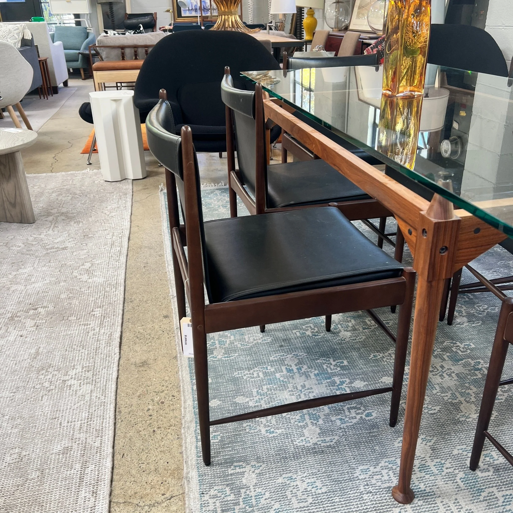 Cassina Table and 6 Cantu Sergio Rodrigues leather chairs - Image 3