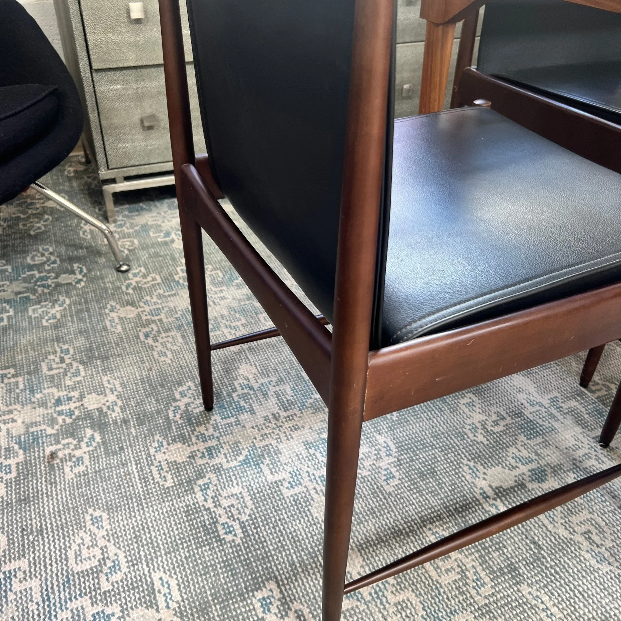 Cassina Table and 6 Cantu Sergio Rodrigues leather chairs - Image 8