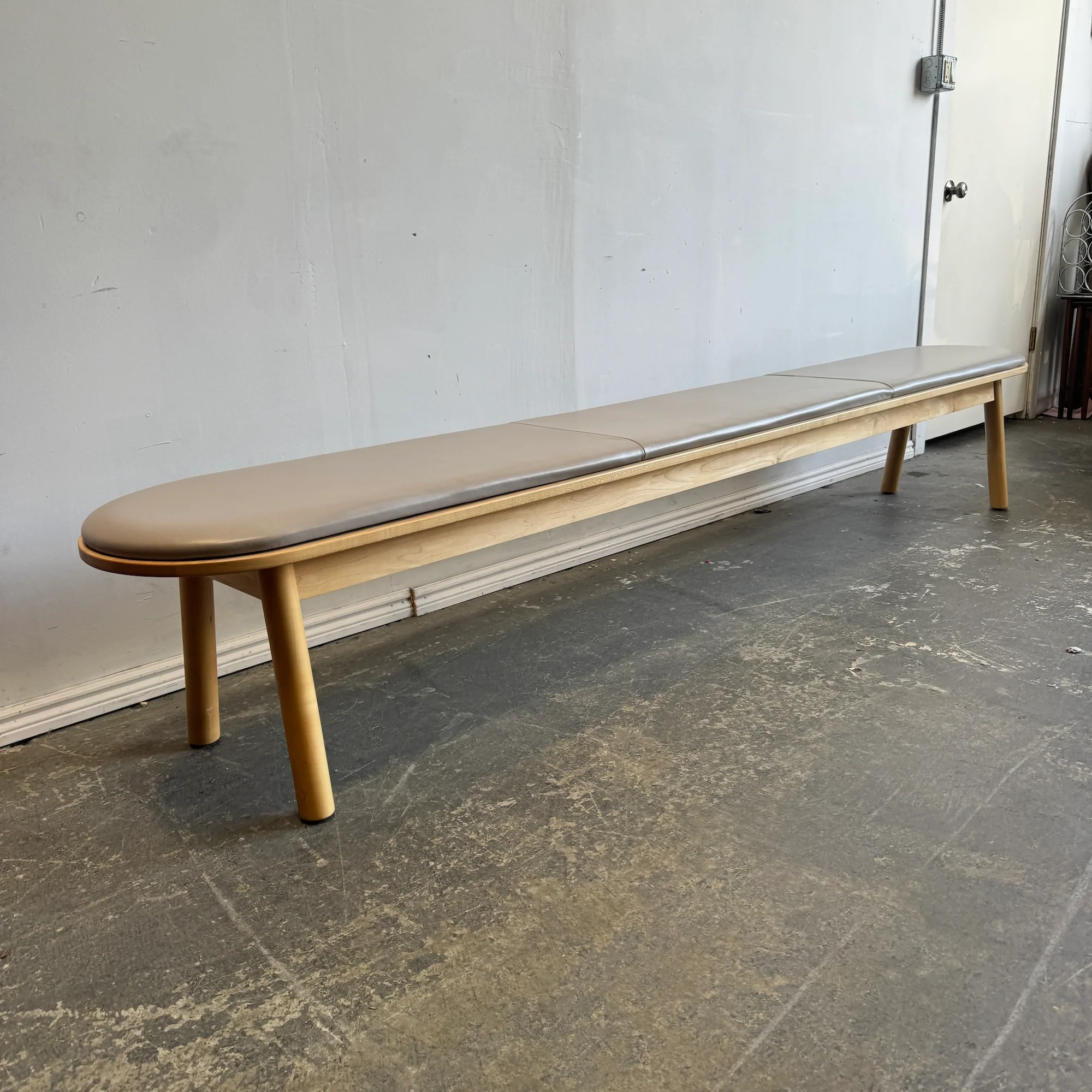 Corral Pill Dining table with Matching leather upholstery bench - Image 9