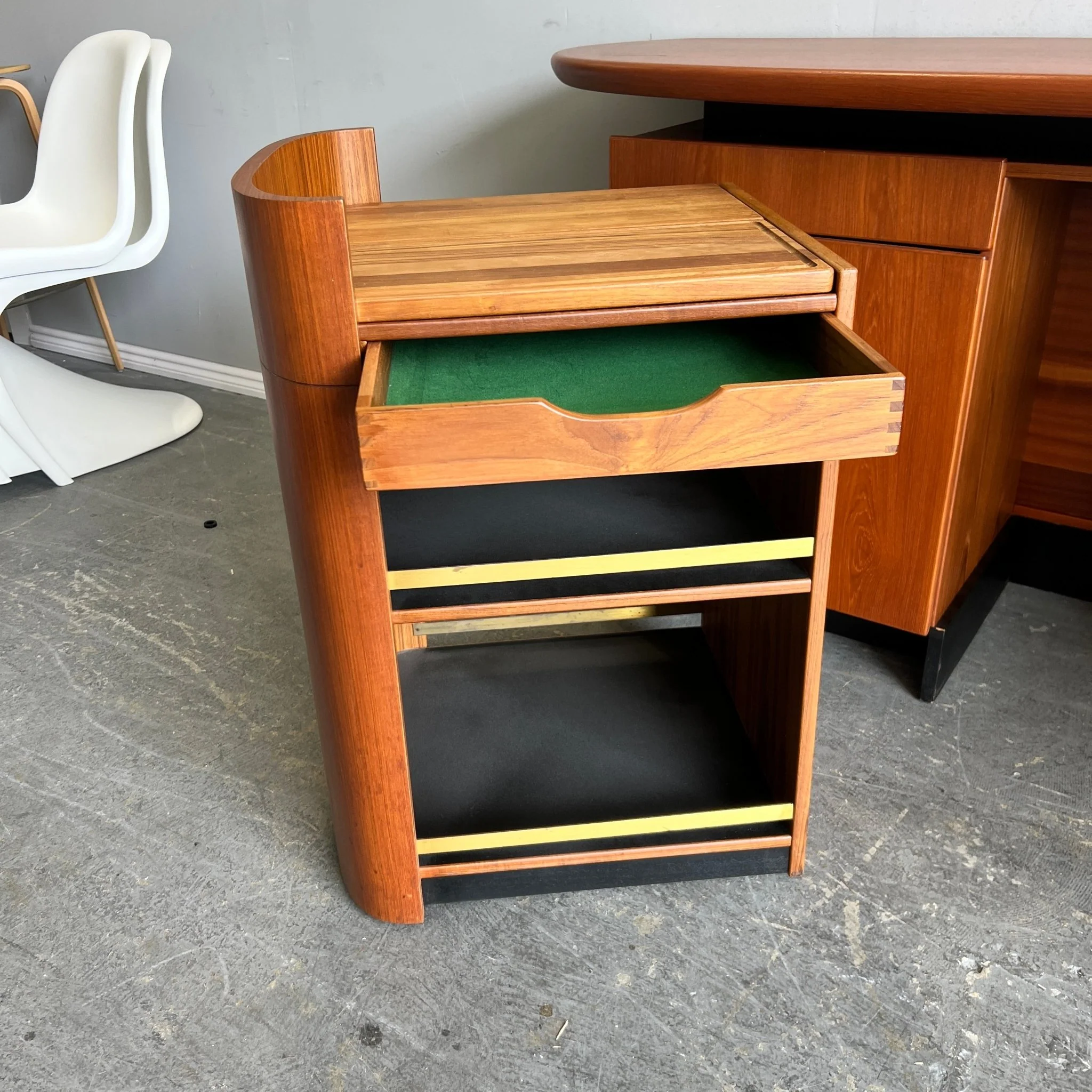 Danish MCM Skovby Møbelfabrik Teakwood Bar station with bar cart - Image 7