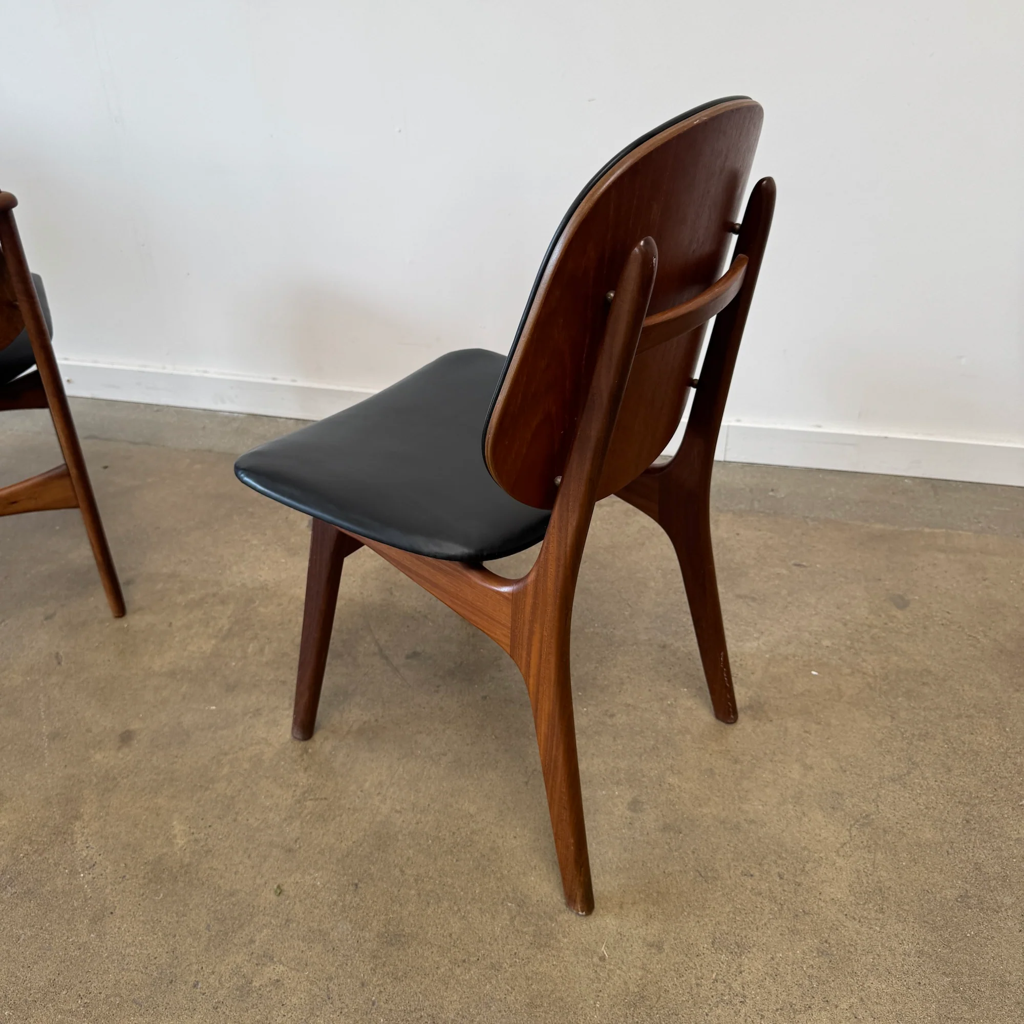 Danish Modern Arne Hovmand-Olsen Model 75 Dining Chairs – Set of 8 - Image 5