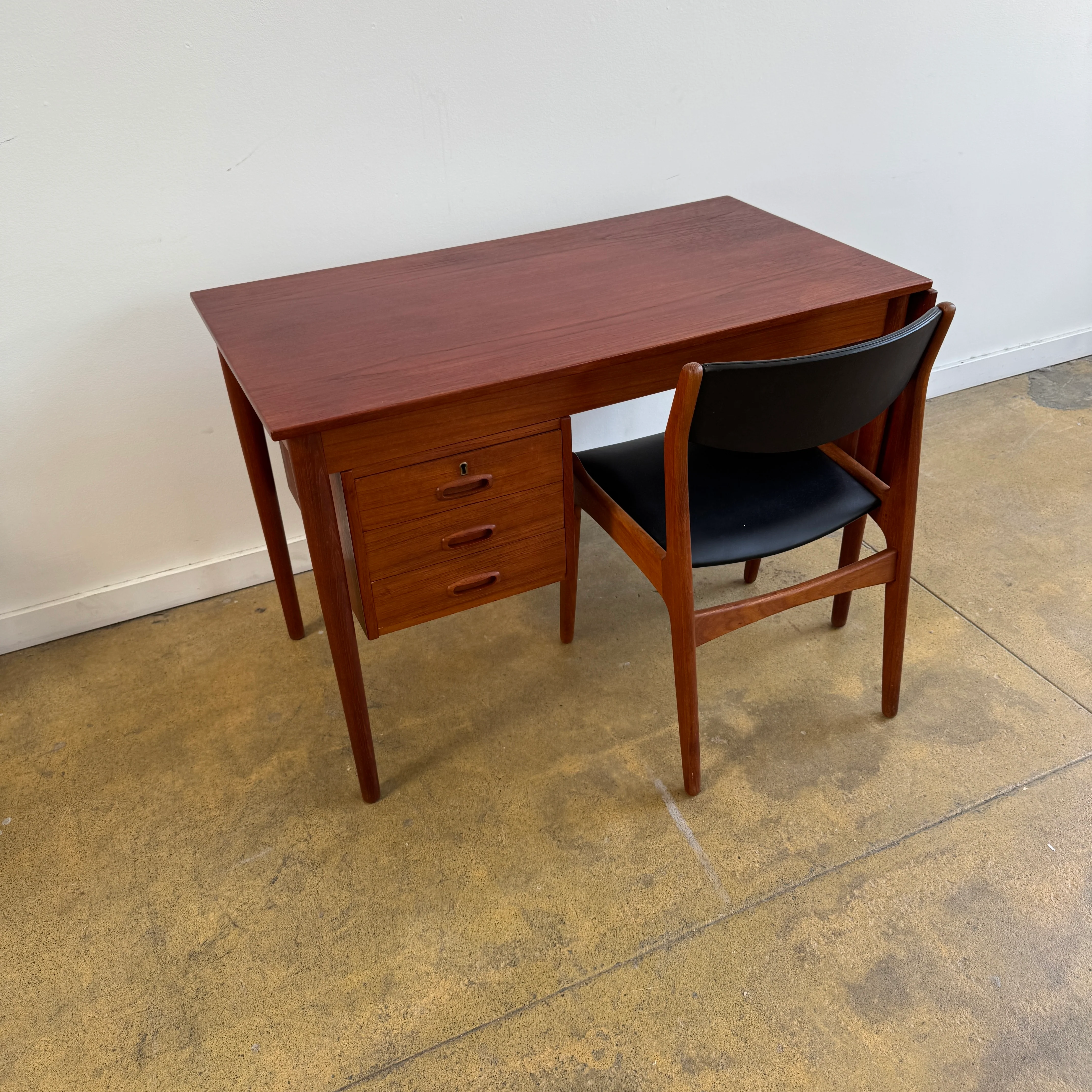 Danish Modern Arne Vodder attribute Expandable & Reversible Drawer Desk - Image 7