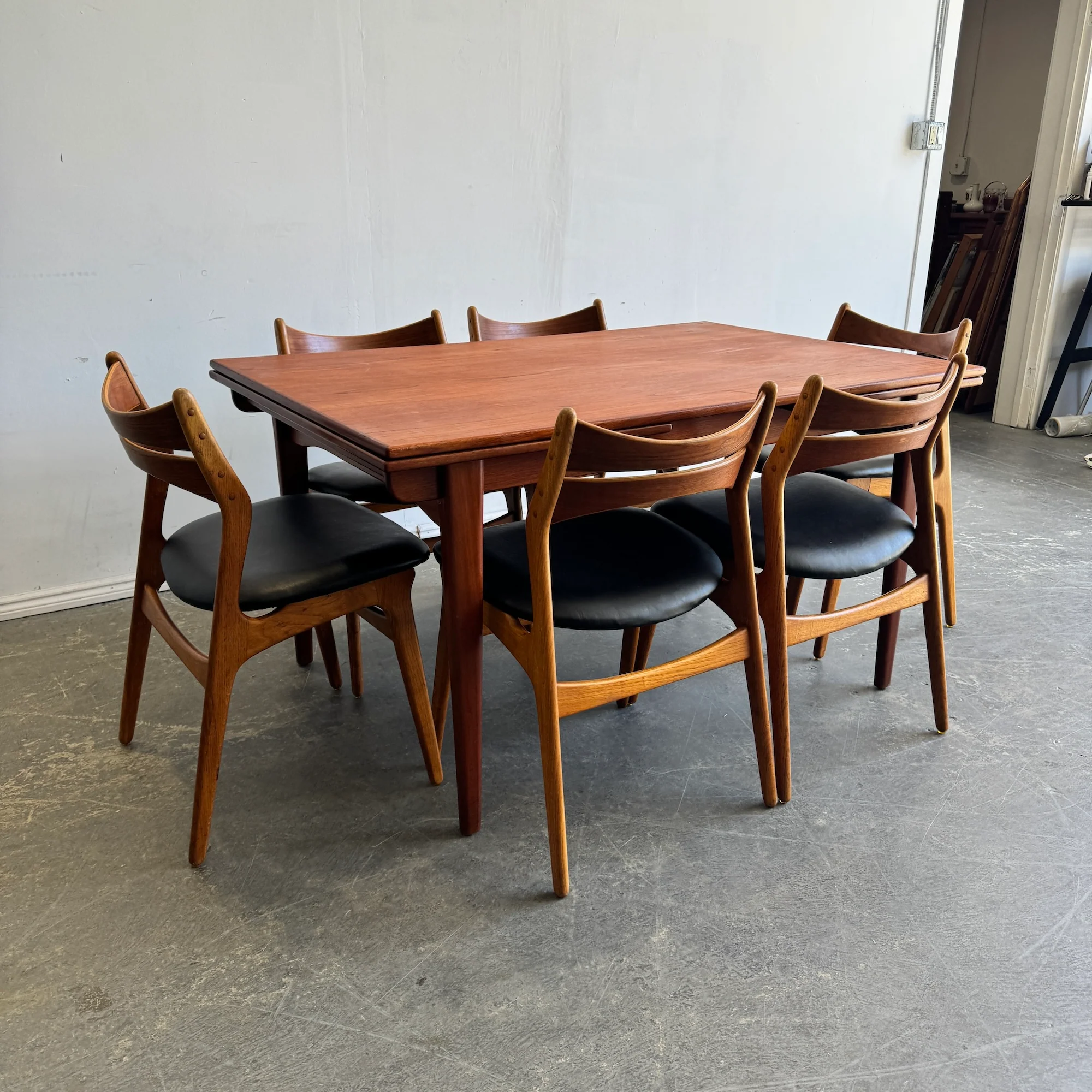 Danish Modern AT-312 Teak Expandable Table by Hans J. Wegner for Andreas Tuck - Image 4