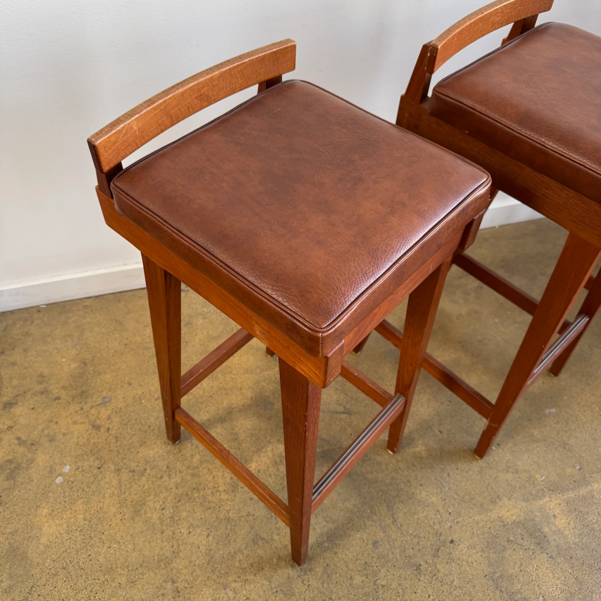 Danish Modern Erik Buck set of 4 bar stools in teak and leather for Dyrlund - Image 7