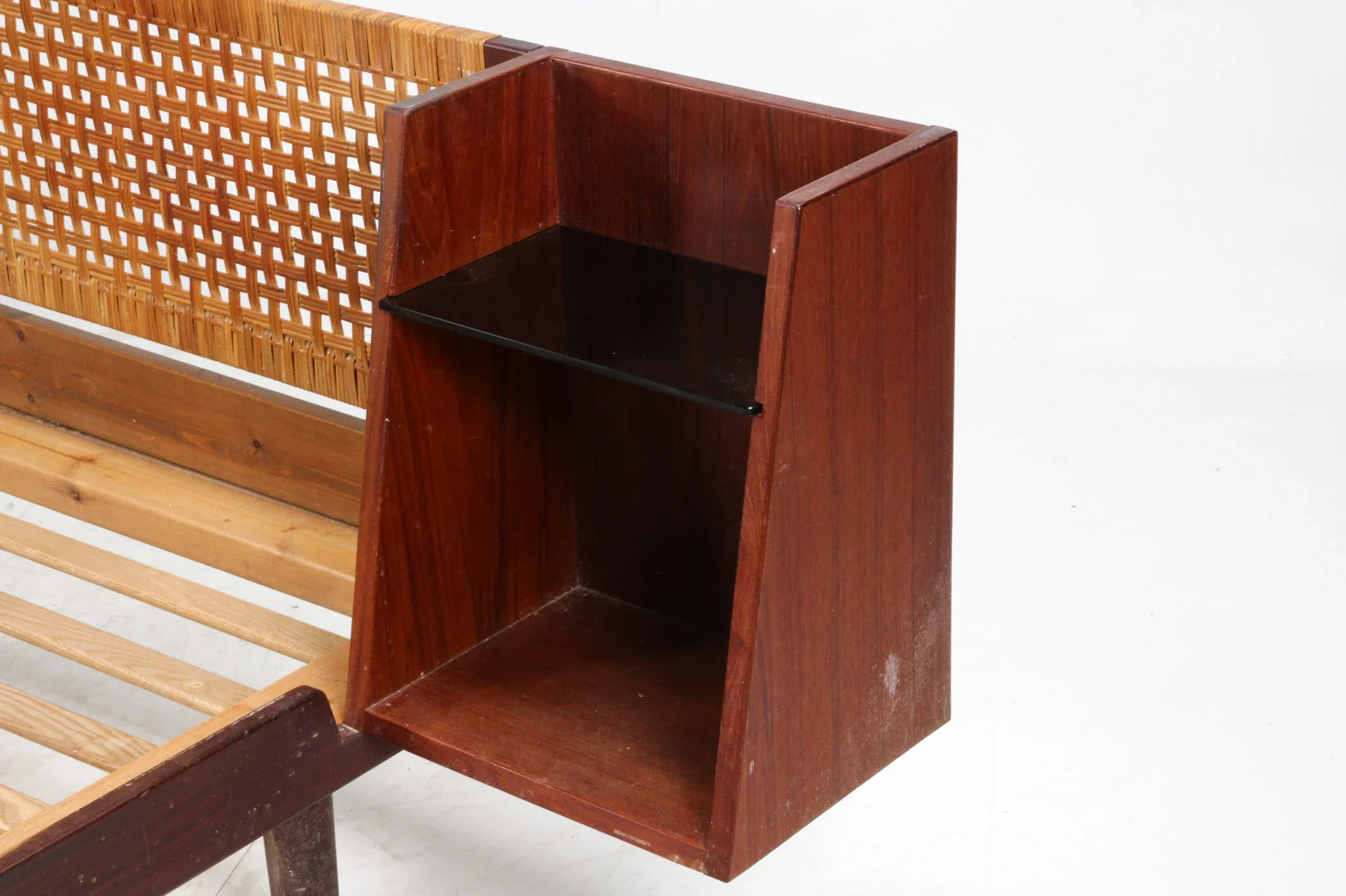 Danish Modern Hans Wegner GE 701 Queen Bed by Getama - Image 4