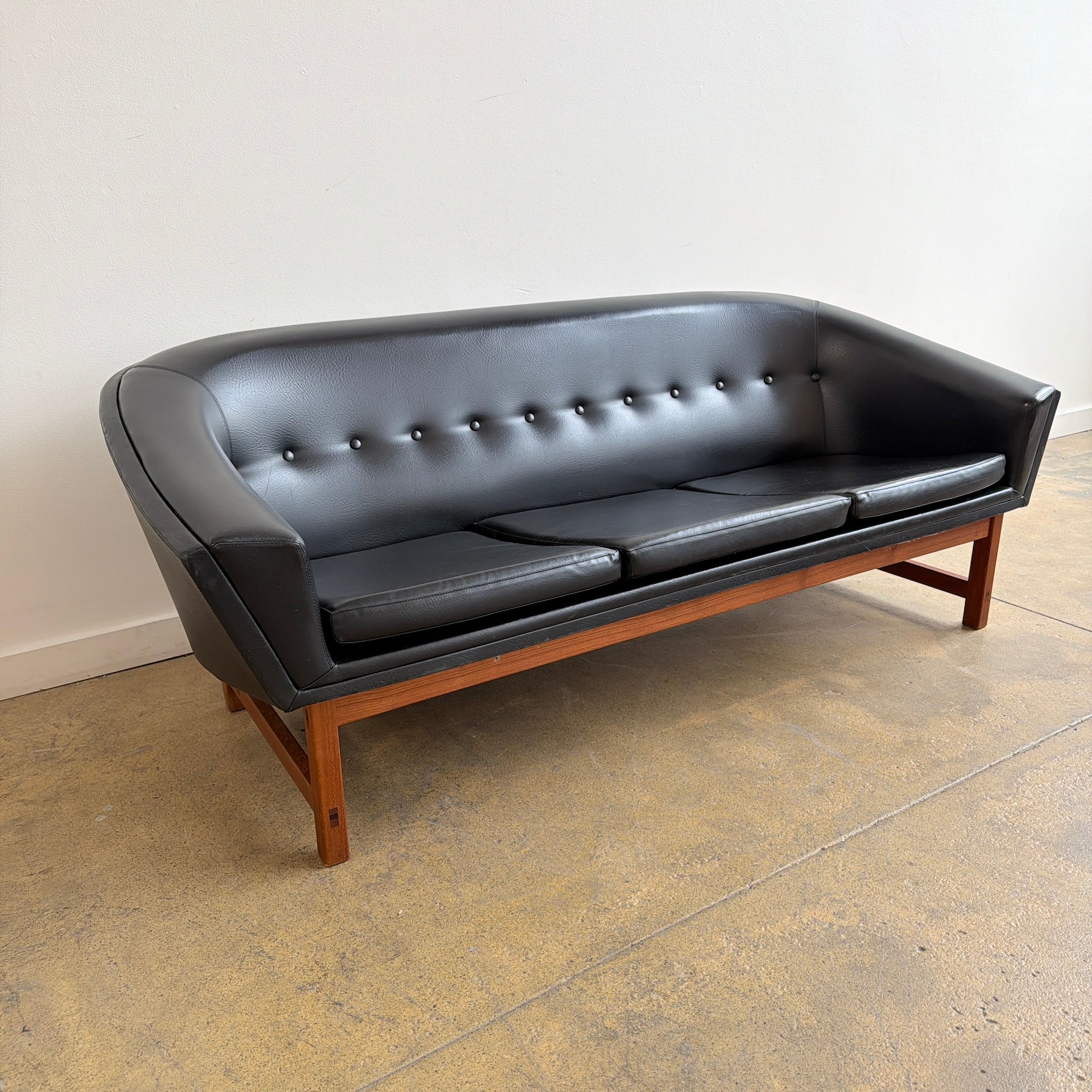 Danish Modern Lennart Bender “Corona” Leather Sofa for Ulferts - Image 2