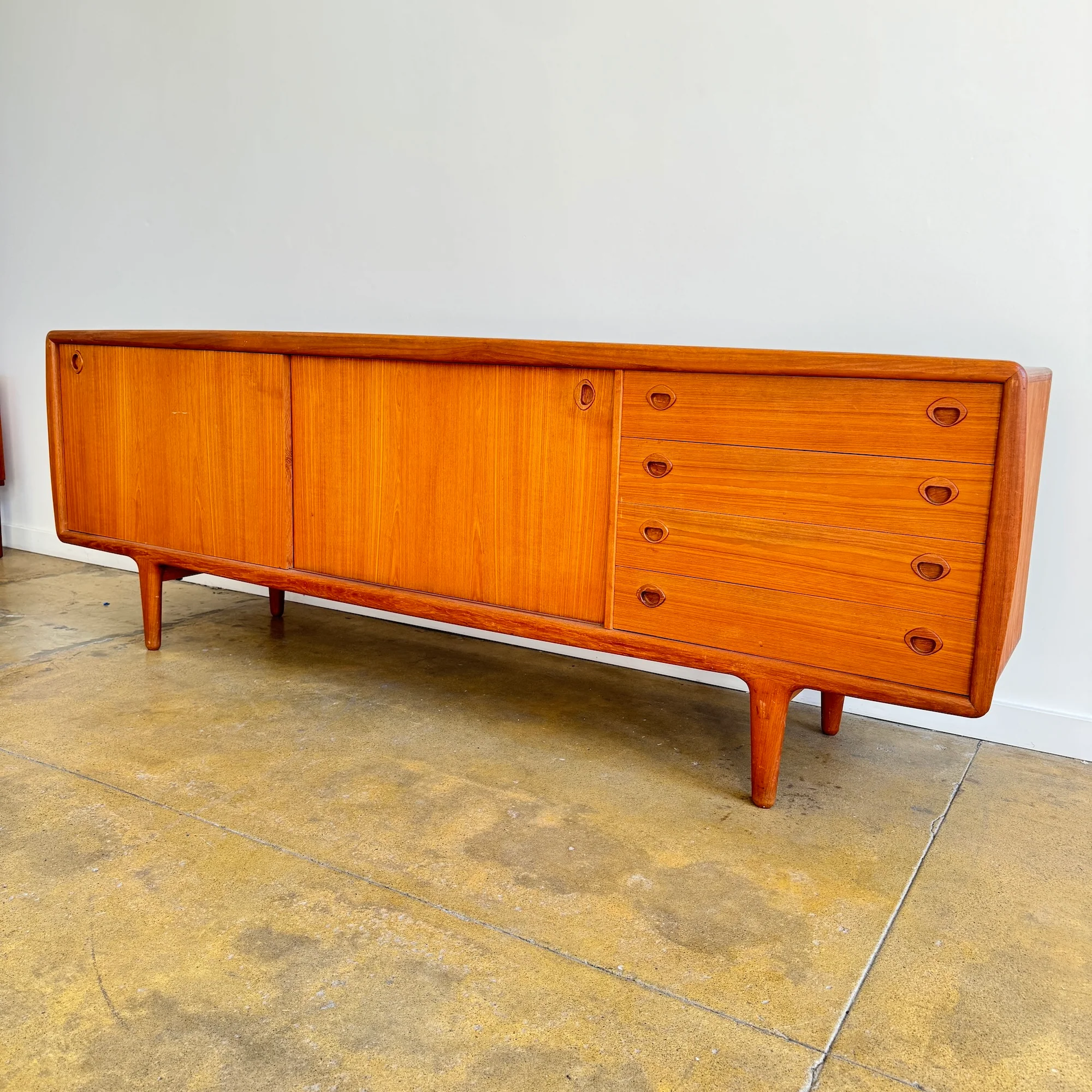 Danish Modern Long Teakwood Credenza by H.P. Hansen for IMHA - Image 3
