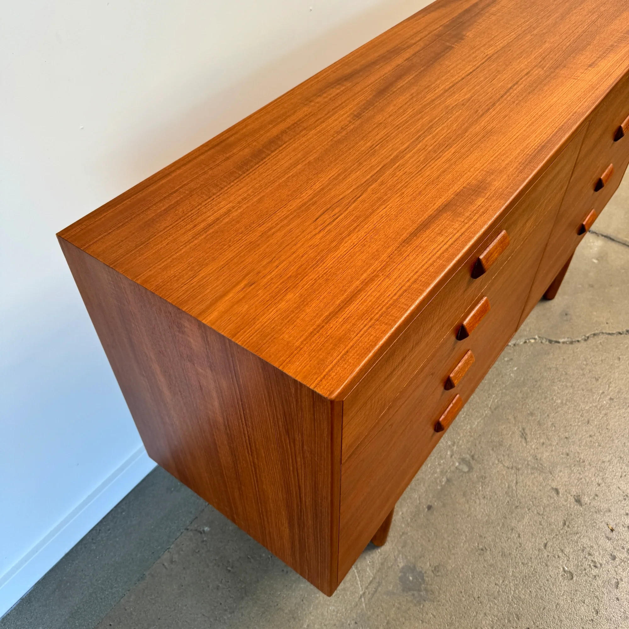 Danish Modern Rare Borge Mogensen 8 Drawer Teak Dresser for Søborg Møbelfabrik - Image 5