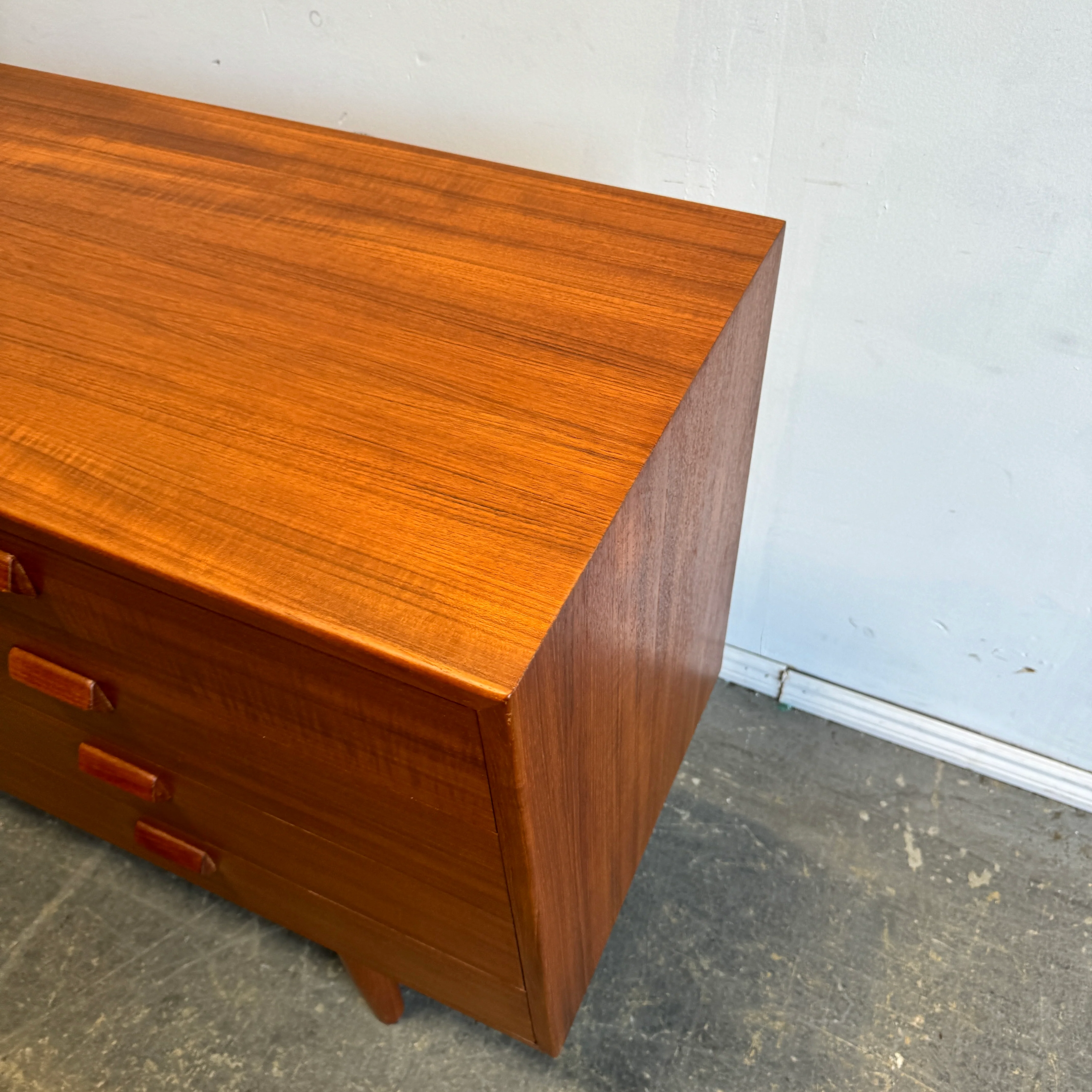 Danish Modern Rare Borge Mogensen 8 Drawer Teak Dresser for Søborg Møbelfabrik - Image 6