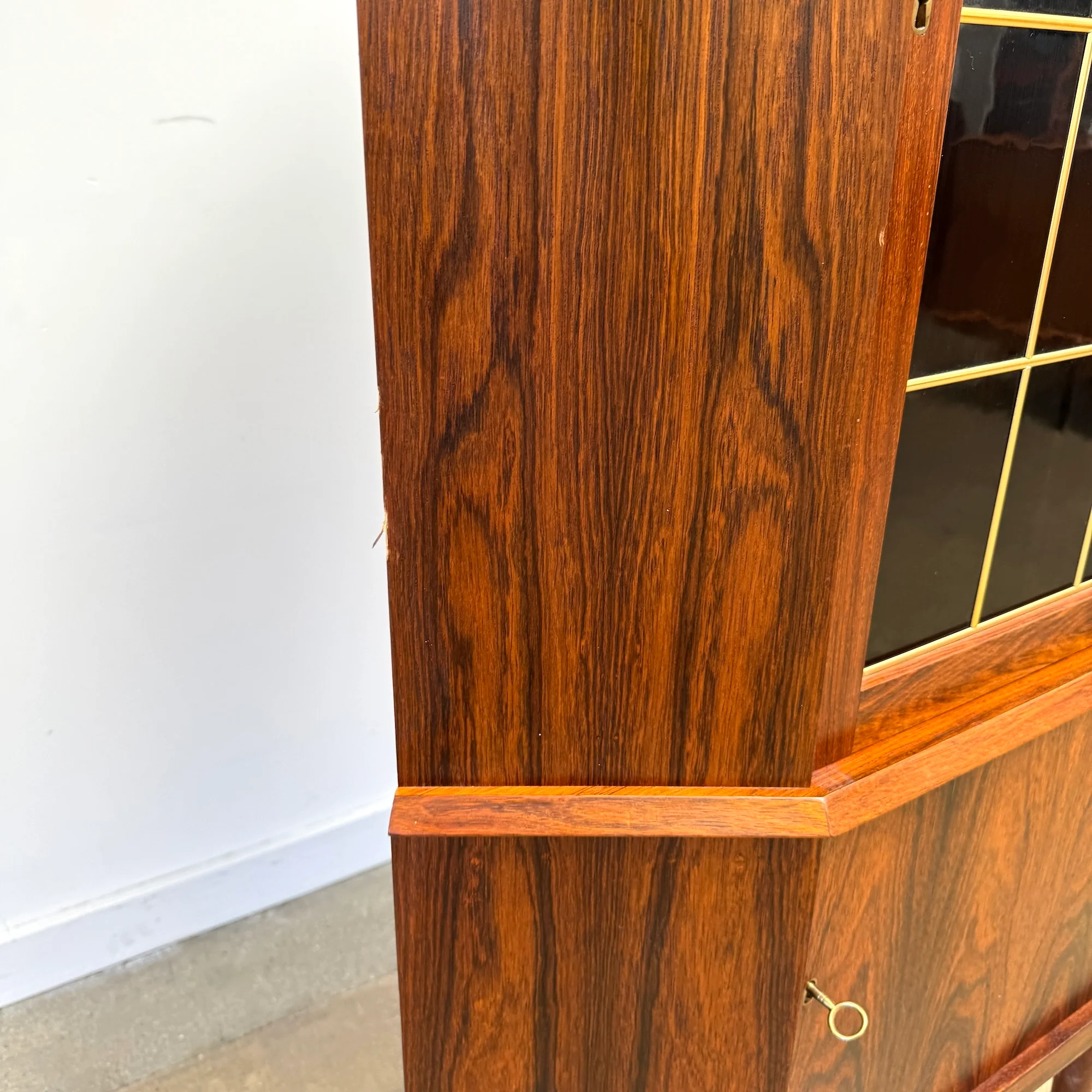 Danish Modern Rosewood Bar Corner Cabinet with Mirrored Interior - Image 6