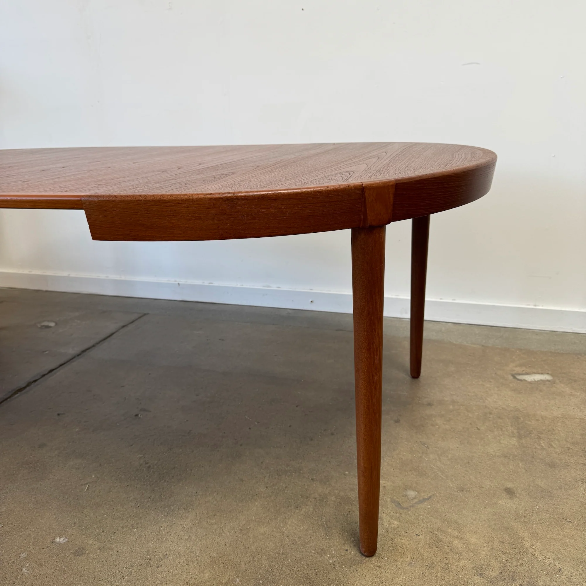 Danish Modern Round expandable teak dining table by Harry Østergaard - Image 10