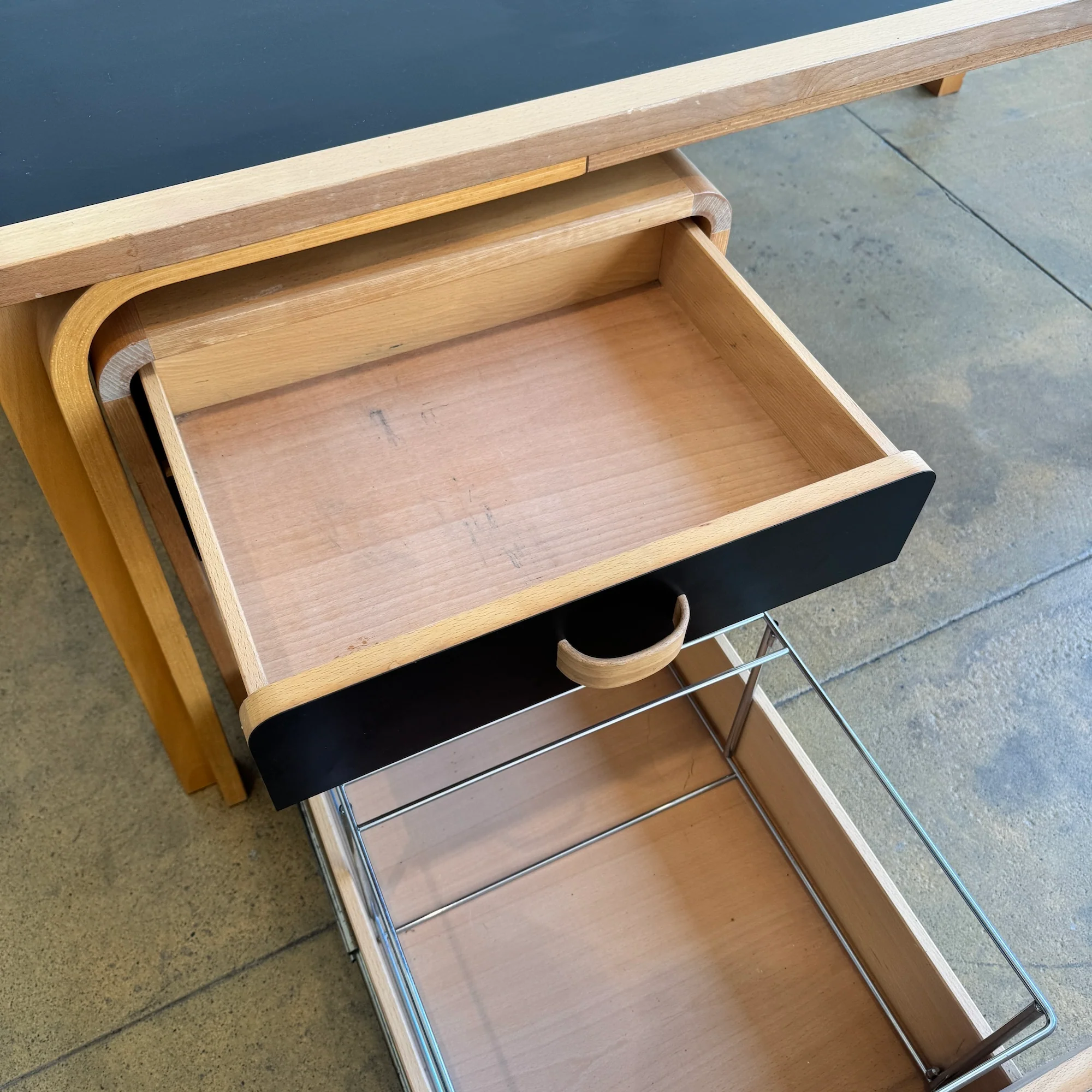 Danish Modern Rud Thygesen and Johnny Sorensen for Magnus Olesen Executive Desk with Pedastal - Image 5