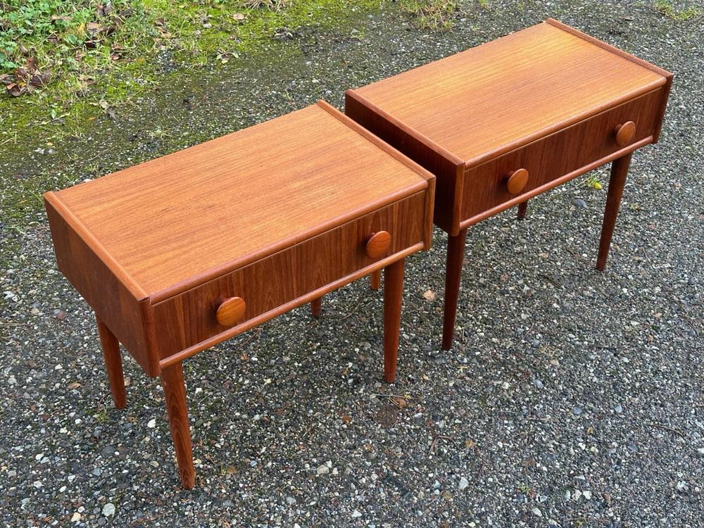 Danish Modern Set of 2 Teak Nightstands - Image 4