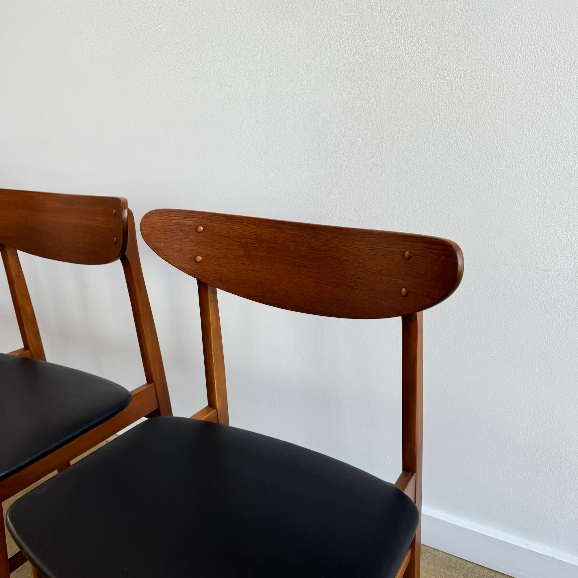 Danish Modern Set of 4 Farstrup Model 210 Dining chairs (Black Upholstery) - Image 4