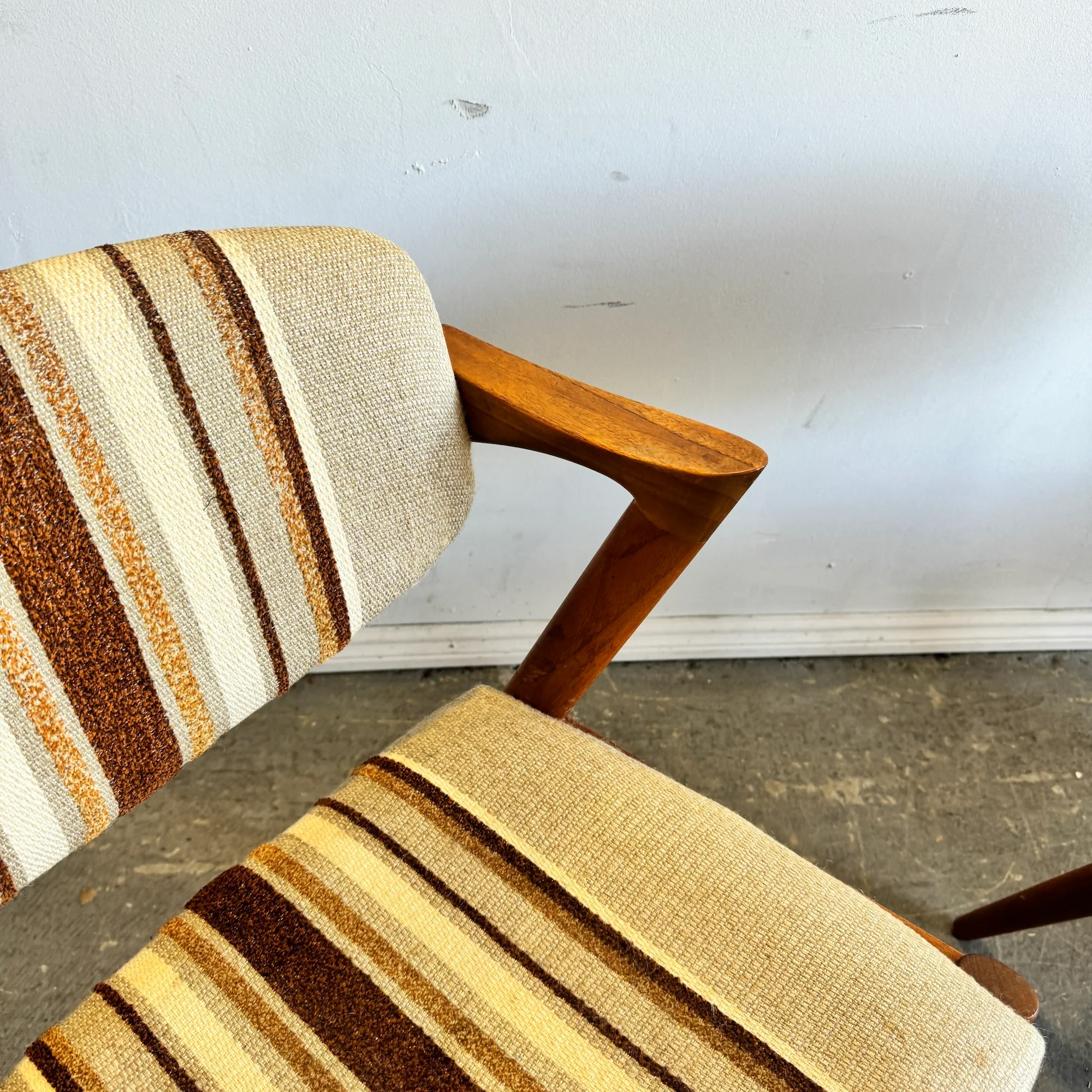 Danish Modern Set of 4 Kai Kristiansen Model 42 Dining Chairs in Teak - Image 4