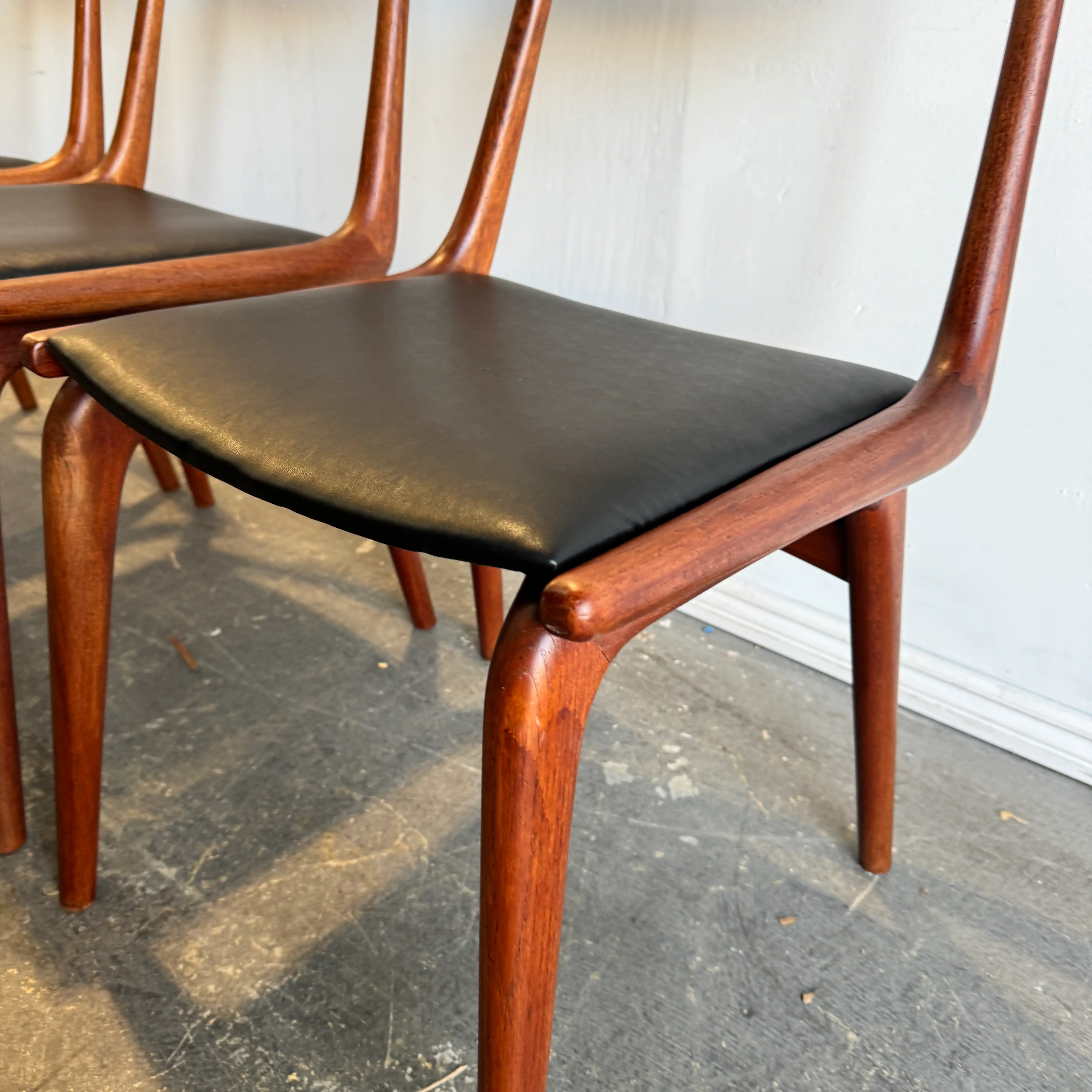 Danish Modern set of 6 "Boomerang" chairs & Expandable Dining table by Alfred Christensen for Slagelse - Image 12