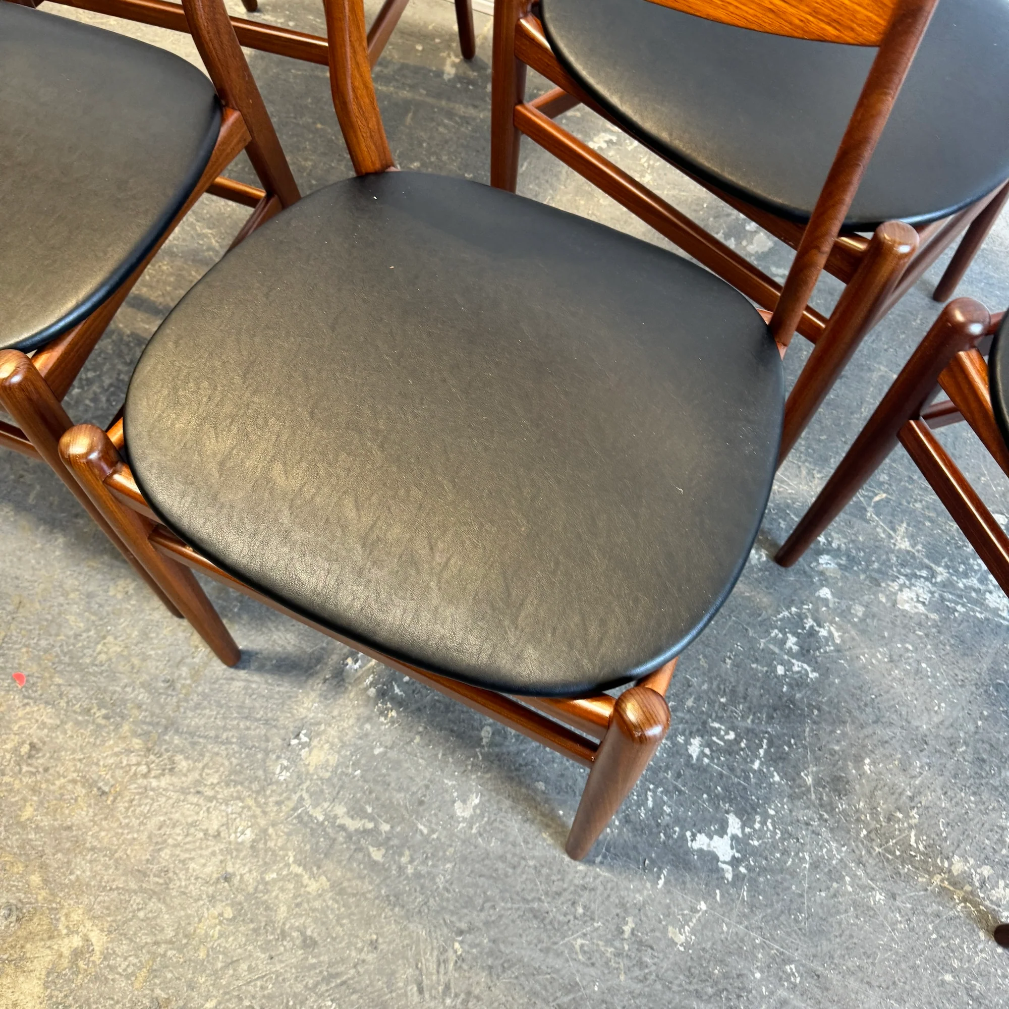 Danish Modern set of 6 Teak dining chairs - Image 5