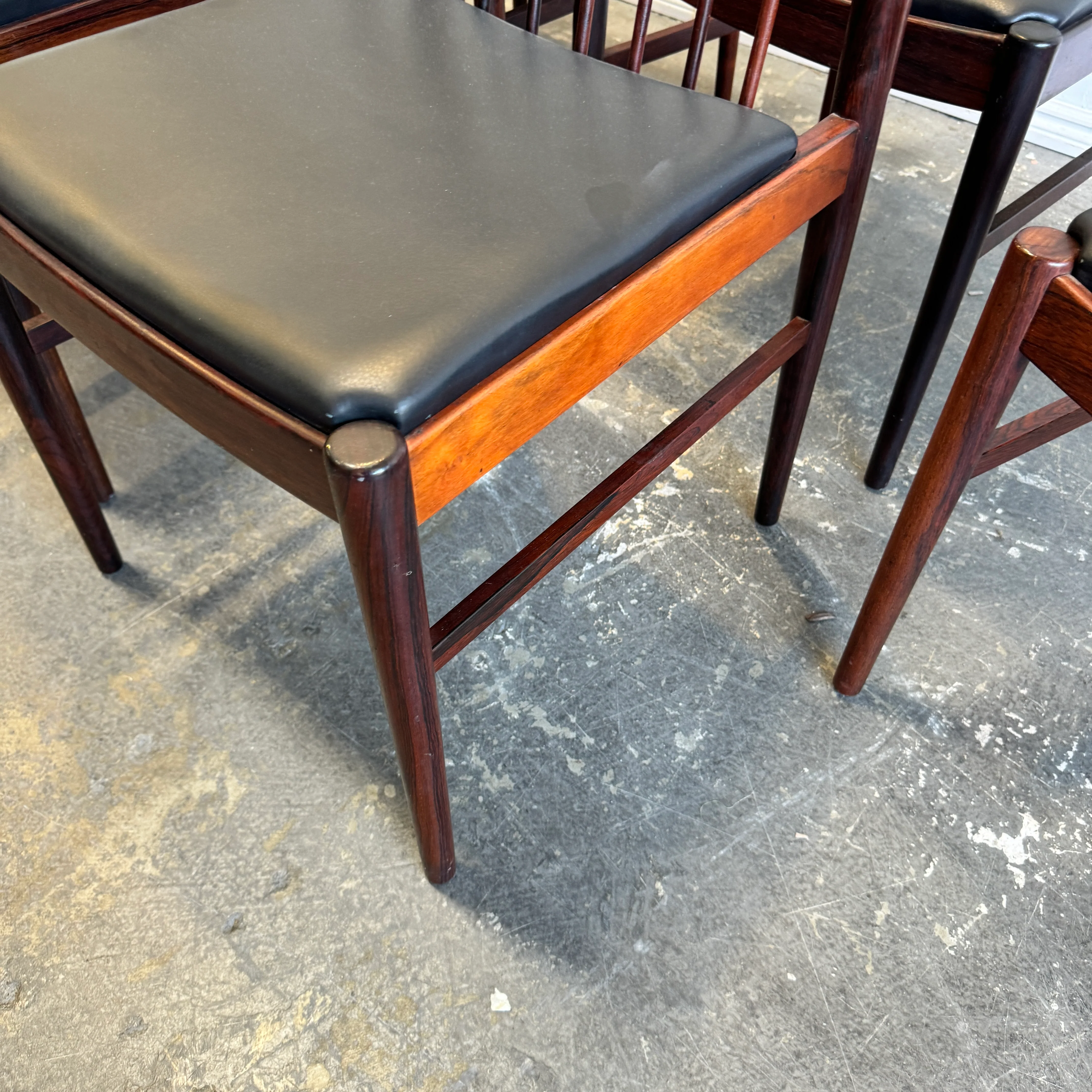 Danish Modern Set of Six Model 422 Dining Chairs in Rosewood by Arne Vodder For Sibast - Image 5