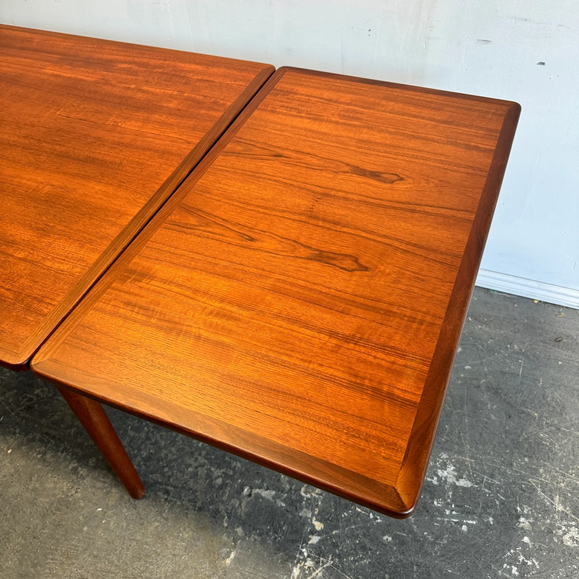 Danish Modern Teak Expandable dining table - Image 5