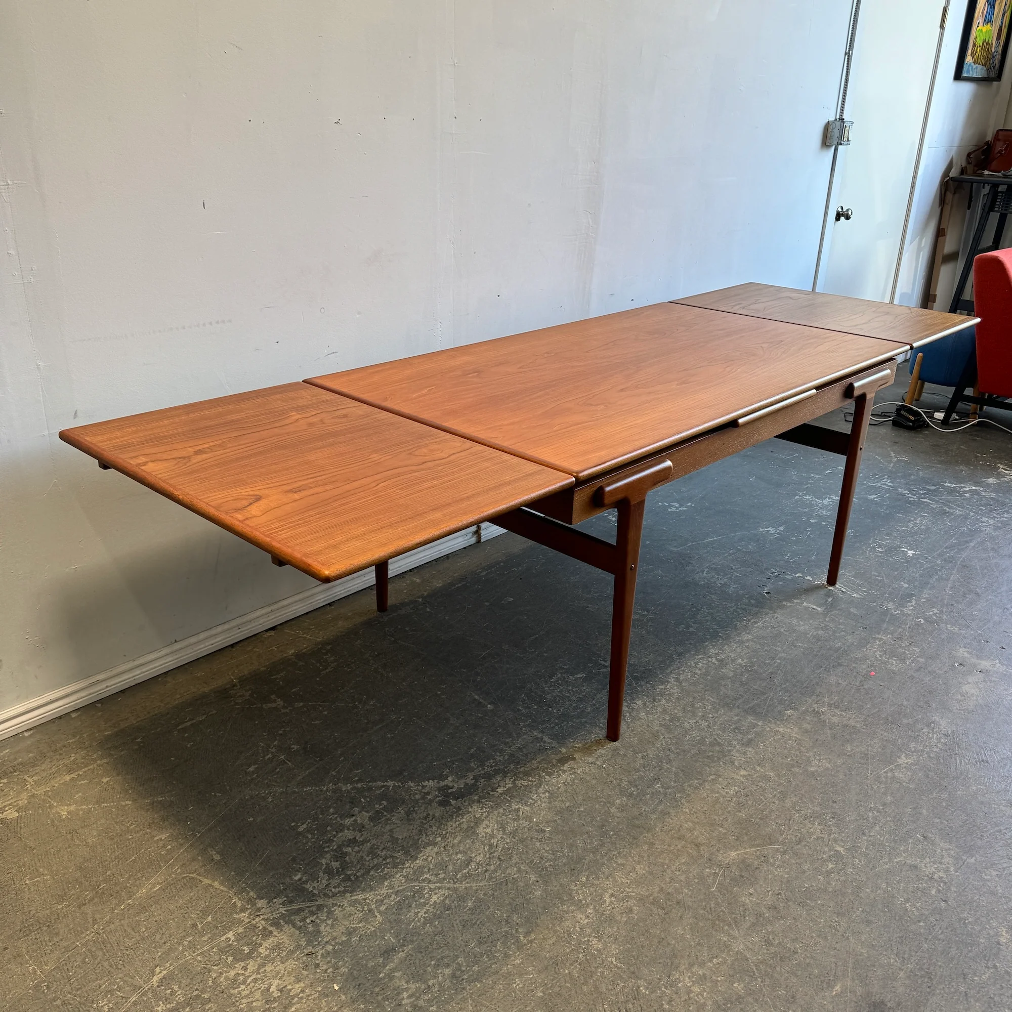 Danish Modern teak Expandable dining table by Ejvind Johansson for Ivan Gern - Image 2