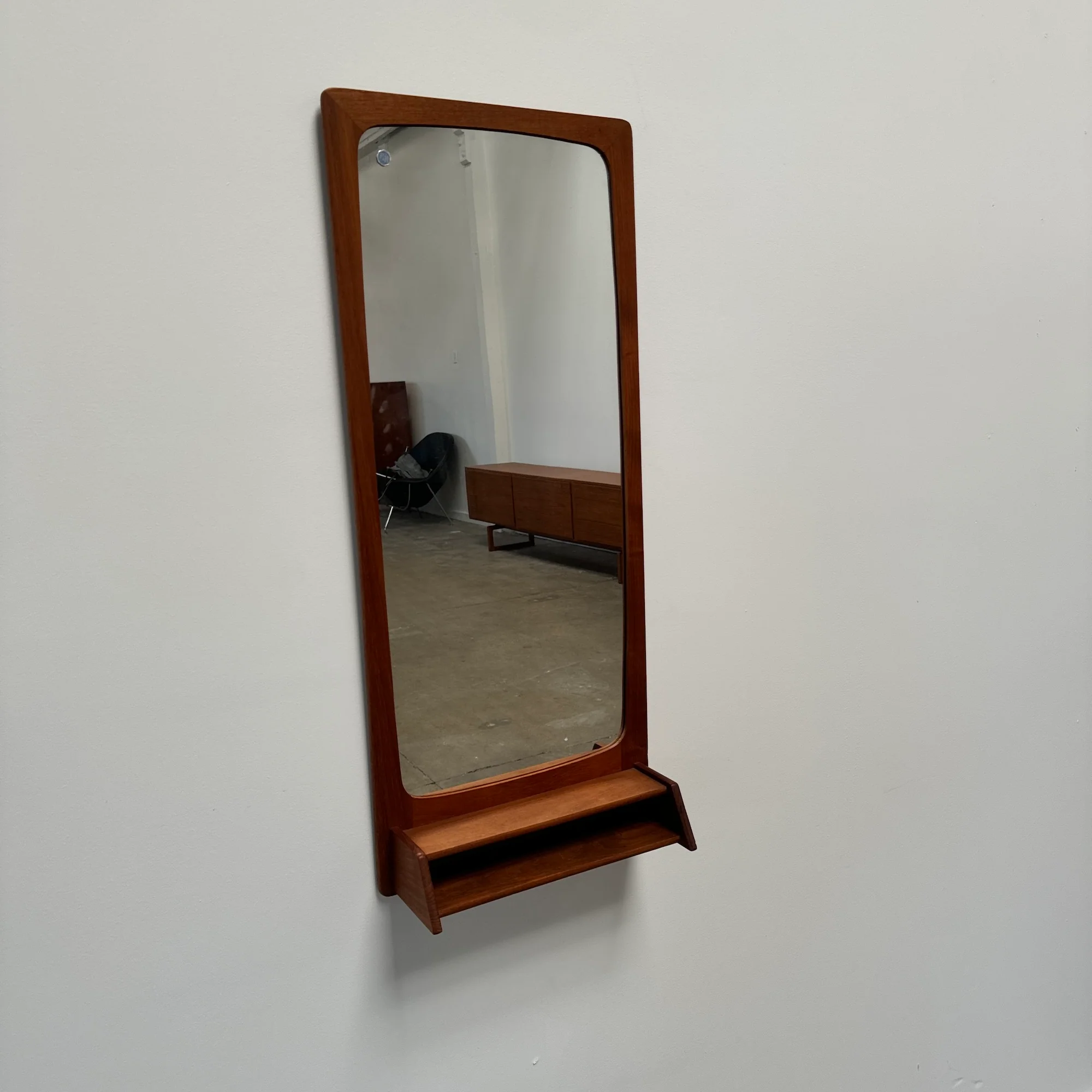 Danish Modern Teak mirror with storage by Pedersen & Hansen - Image 2