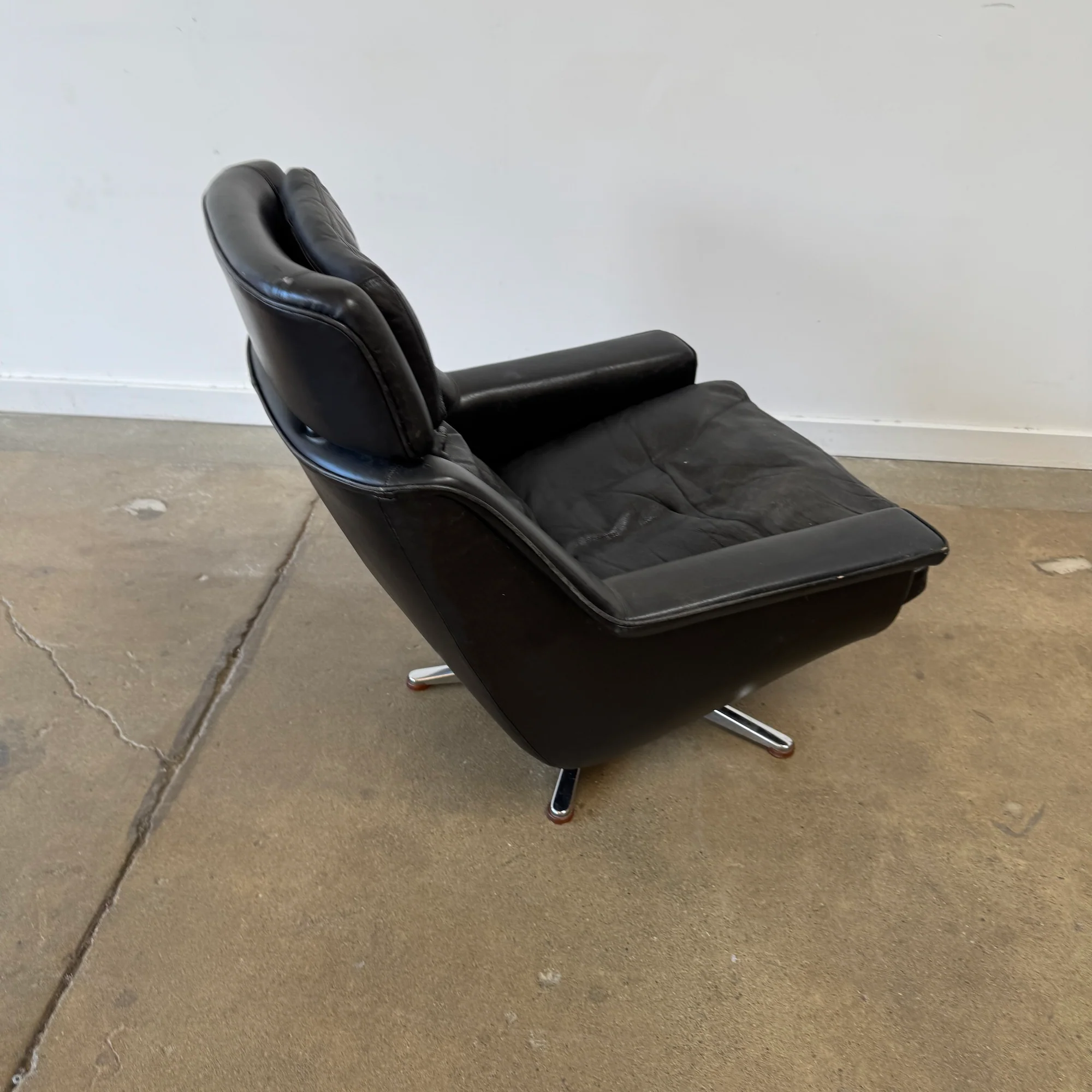 Danish Modern Werner Langenfeld Swivel Lounge Chair for ESA Møbelfabrik (Two Available) - Image 4