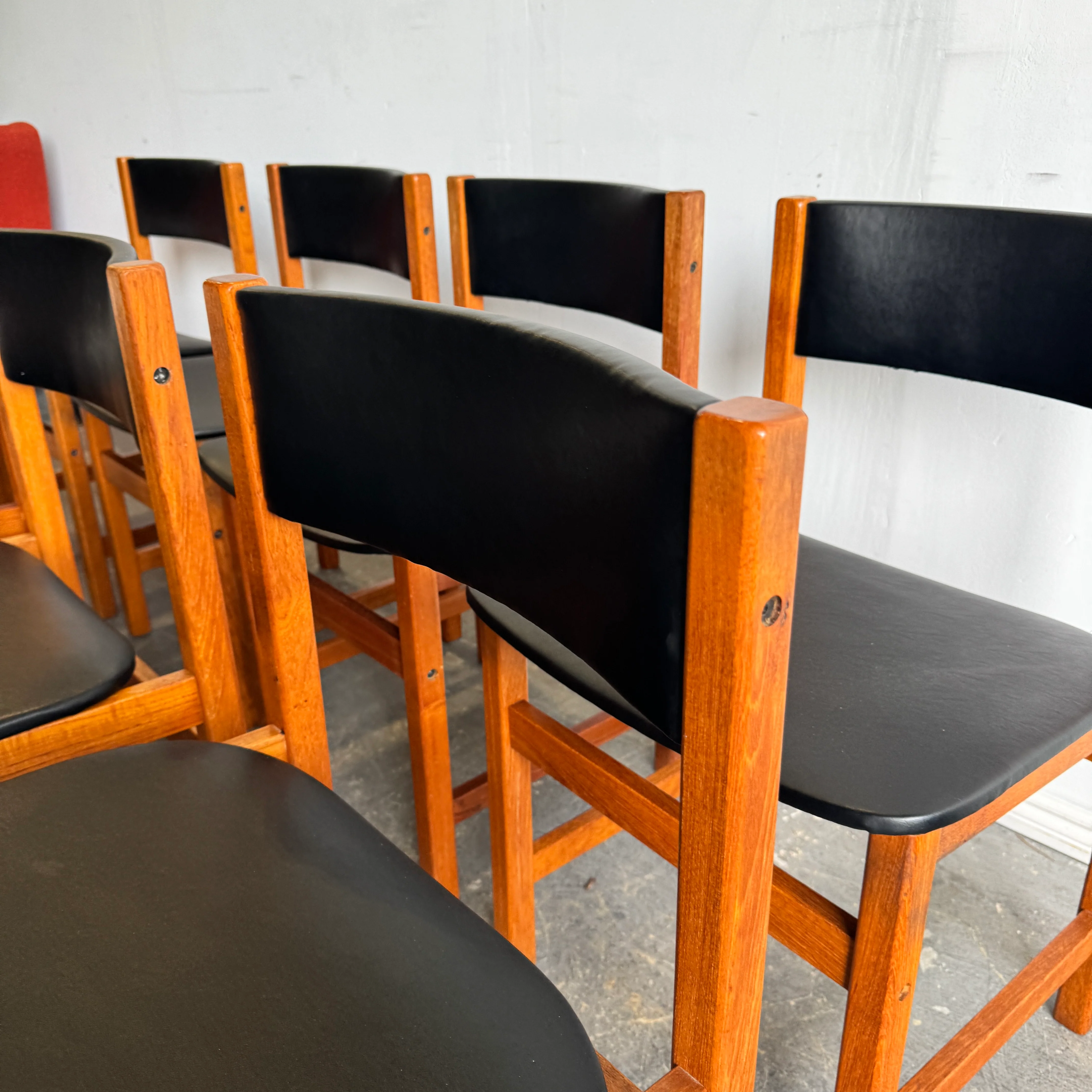 Danish Set of 8 Benny Linden teak dining chairs - Image 4