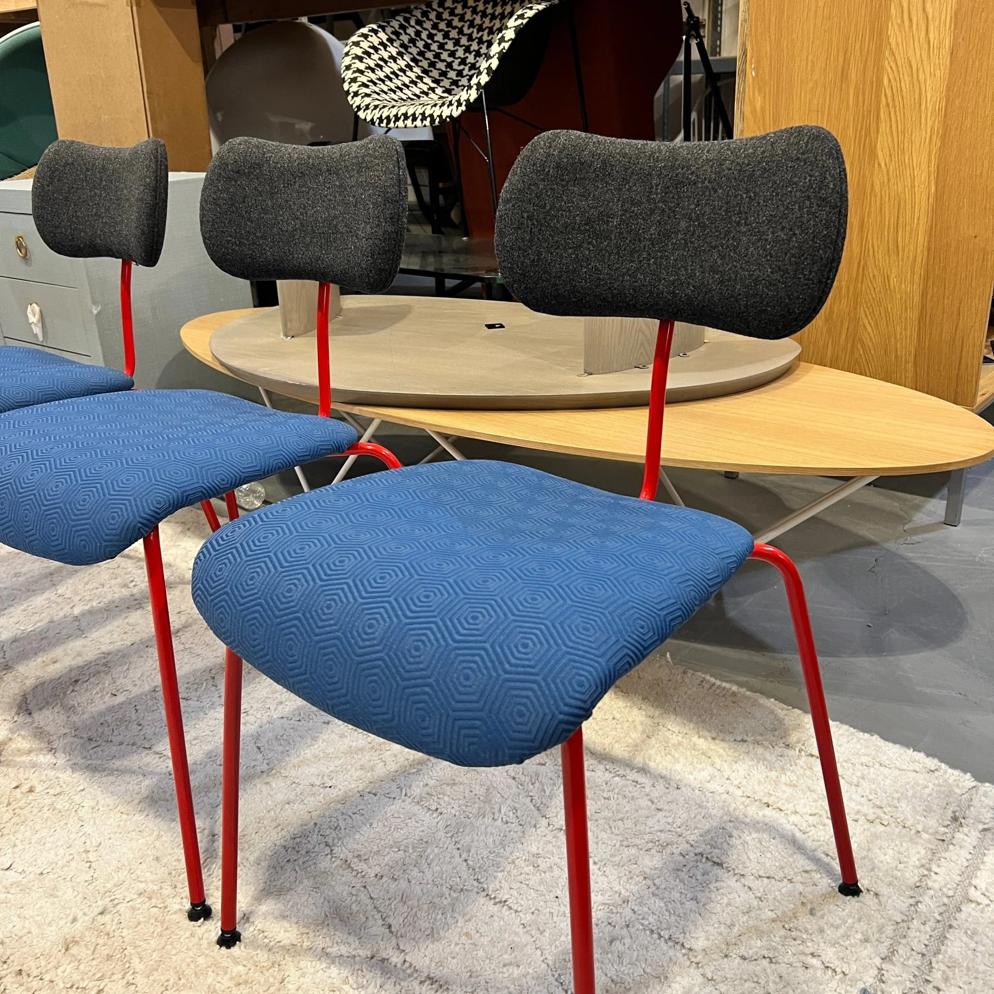 Design Within Reach Jobs Nod set of 6 stacking chairs - Image 3