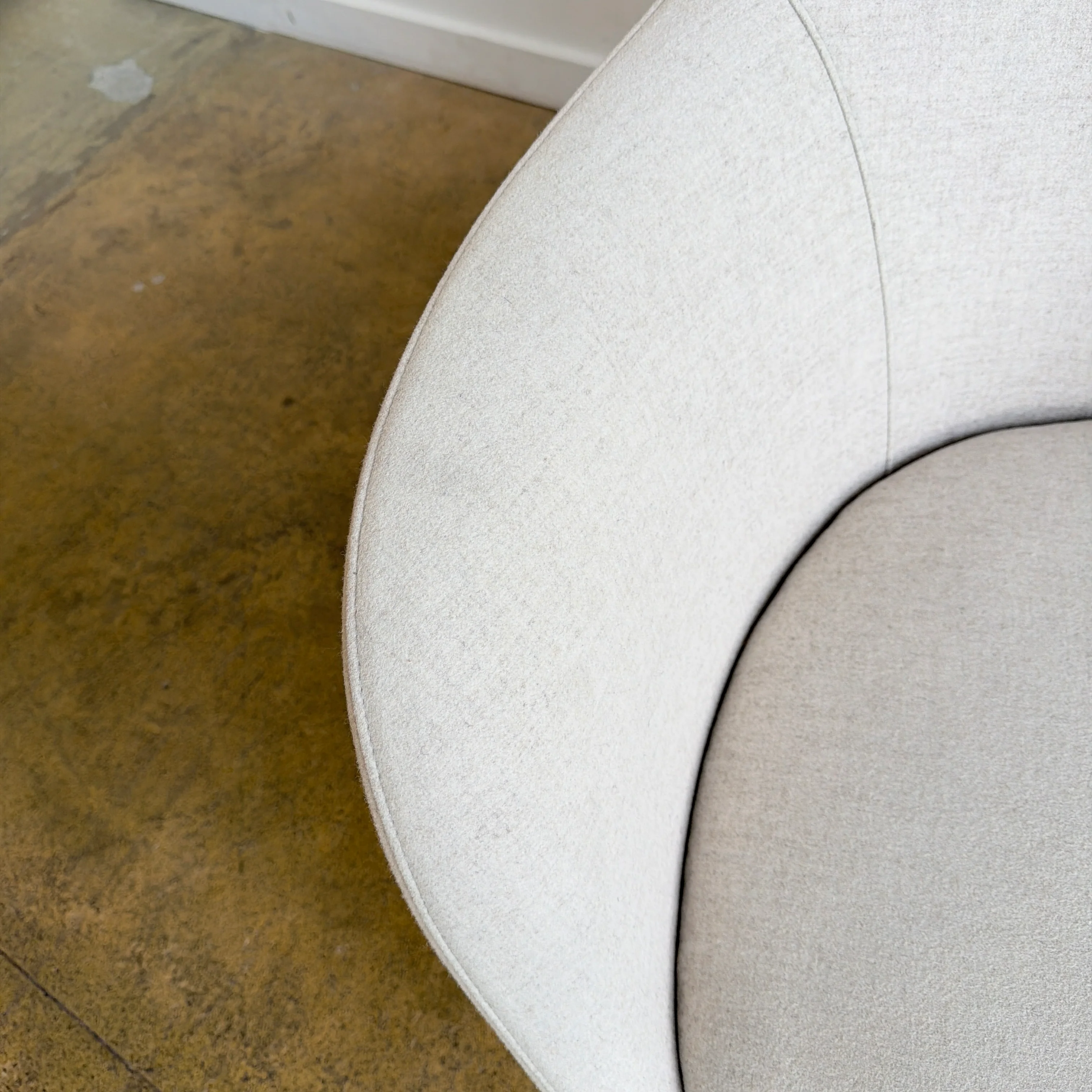 Design Within Reach Lína Swivel Chair - Light Cream - Image 5