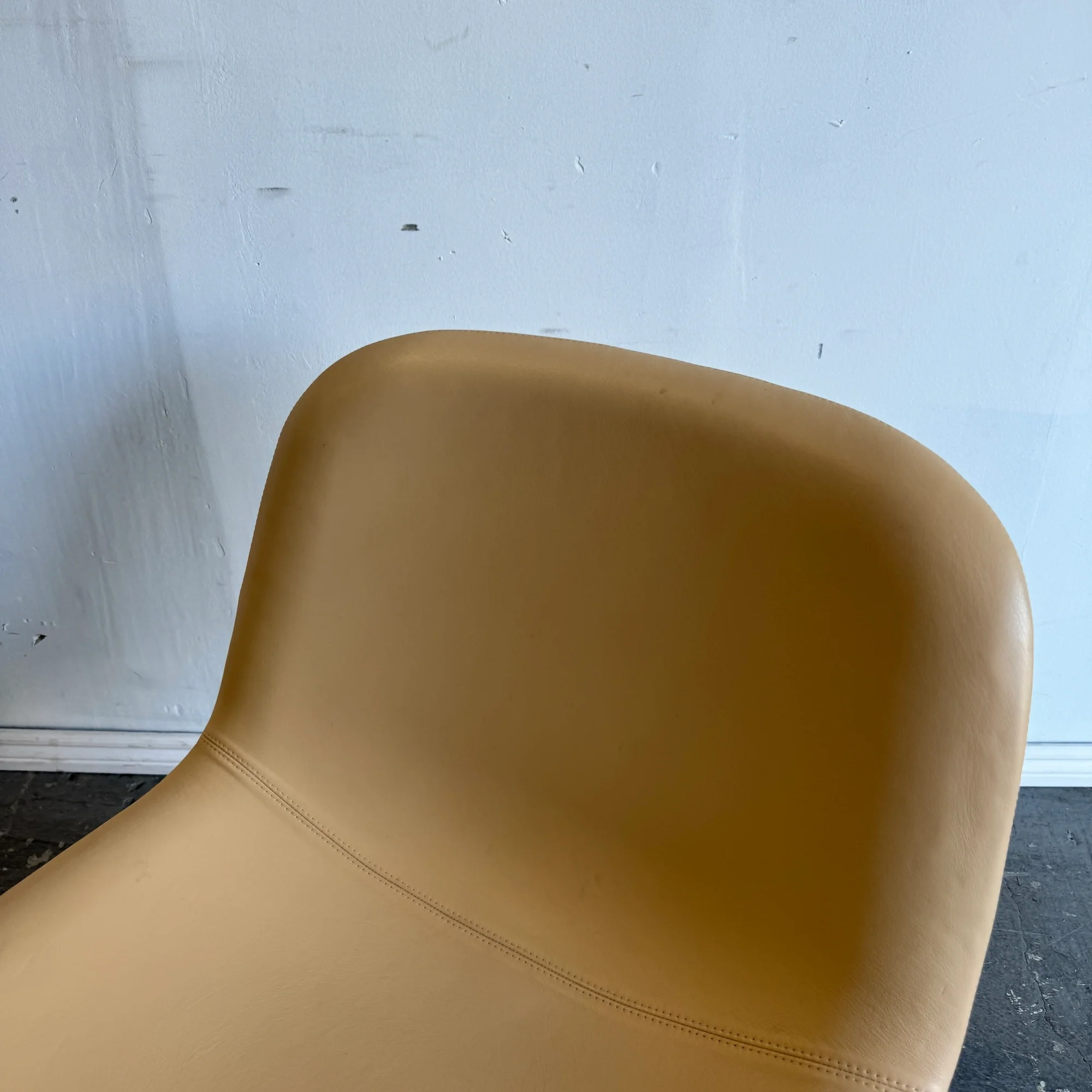 Fredericia Erik Jørgensen Eyes Swivel leather Lounge Chair - Image 4