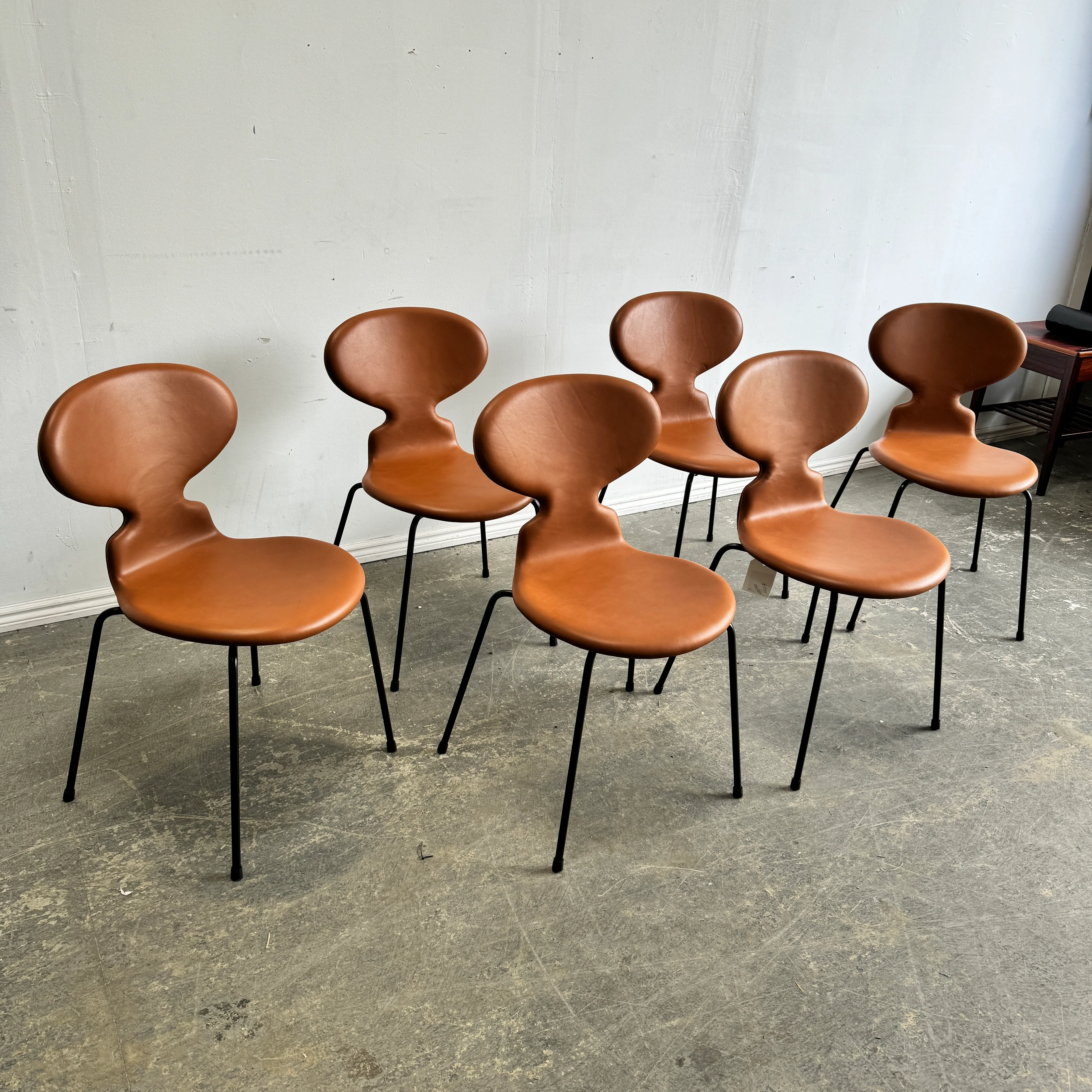Fritz Hansen Arne Jacobsen Ant fully upholstered leather set of 6 chairs - Image 3