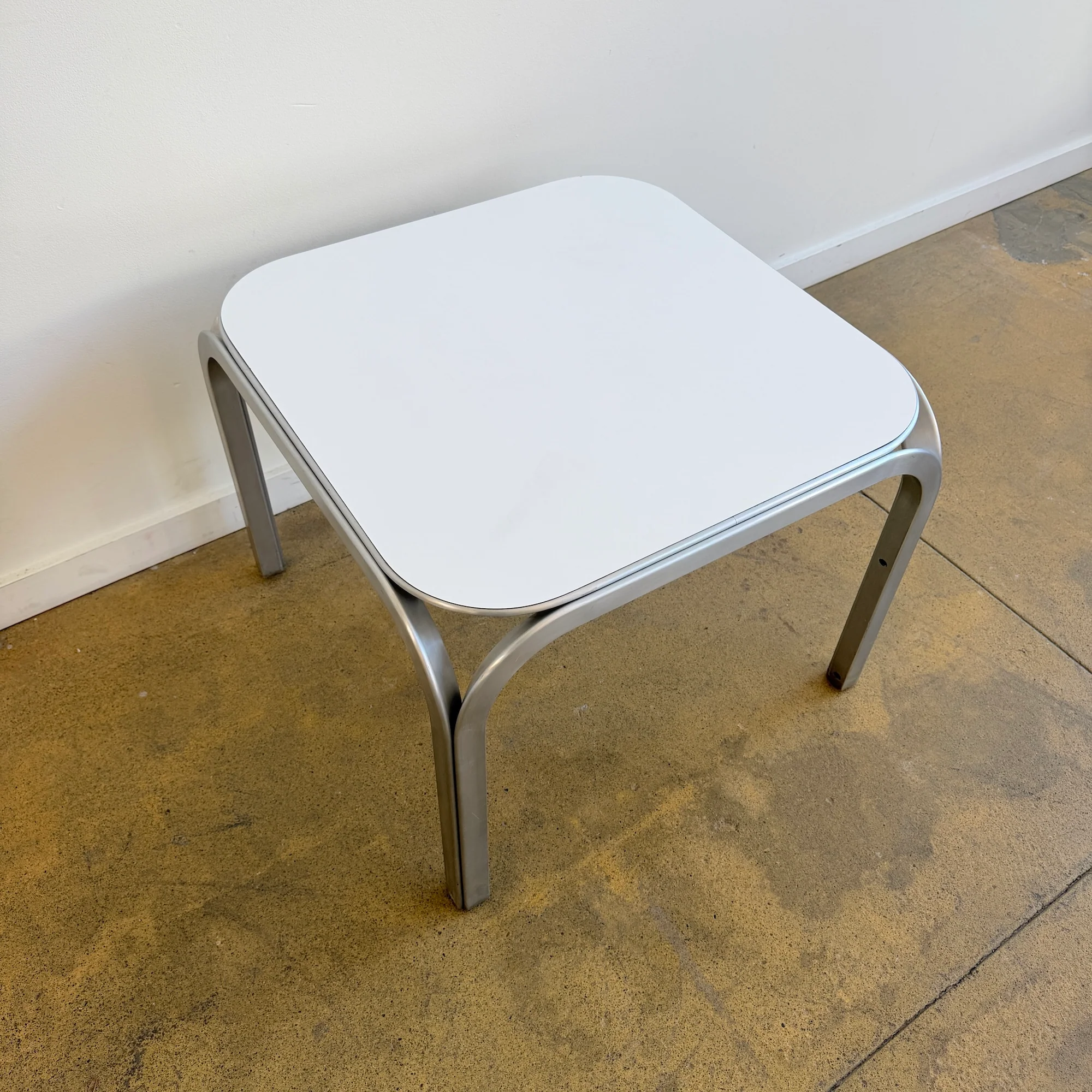 Fritz Hansen Jørn Utzon coffee table with Aluminium frame - Image 2